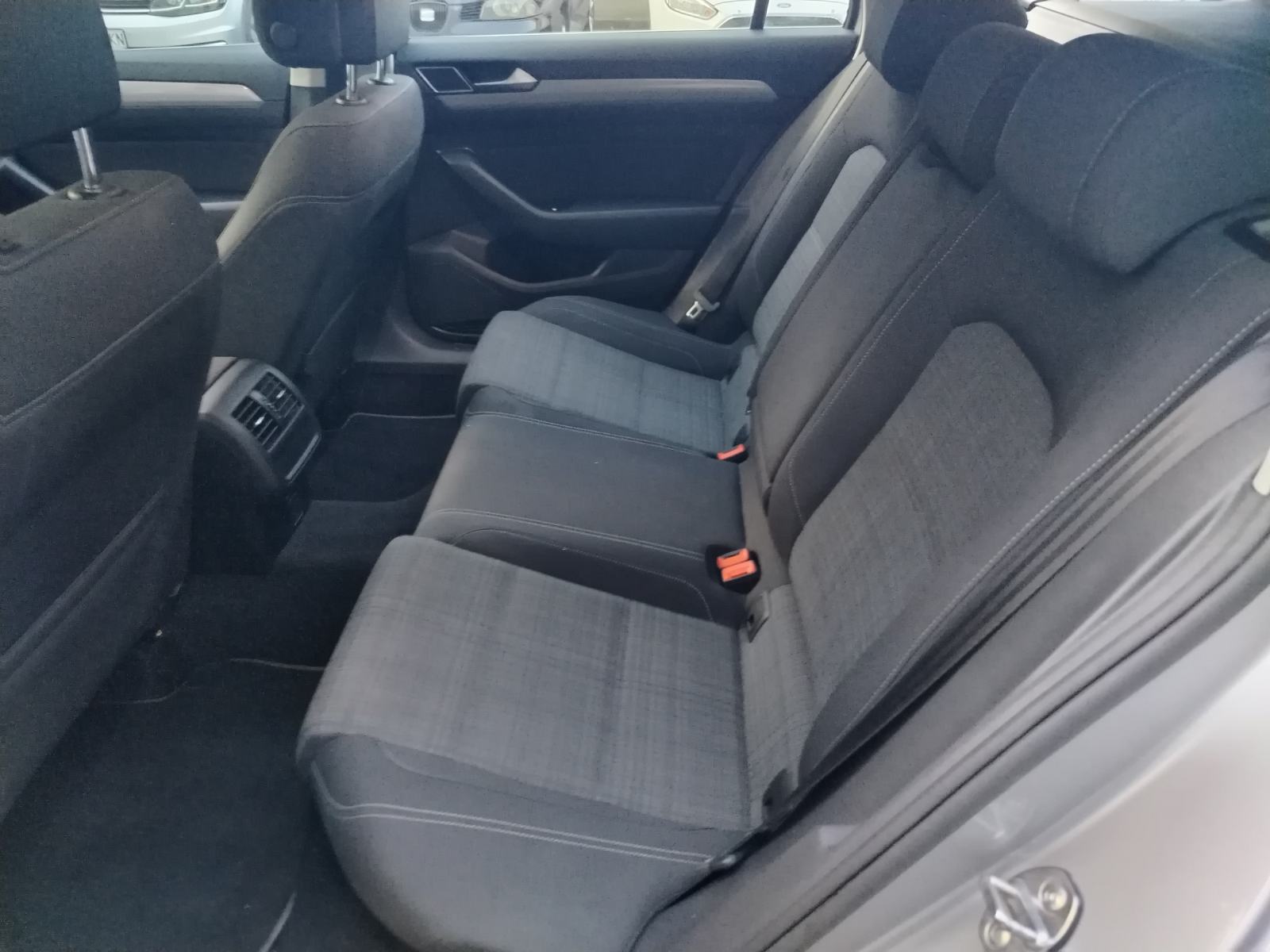 VW Passat Variant 1,5 TSI 110kw DSG KUPLJEN NOVI U HR, fotografija 6