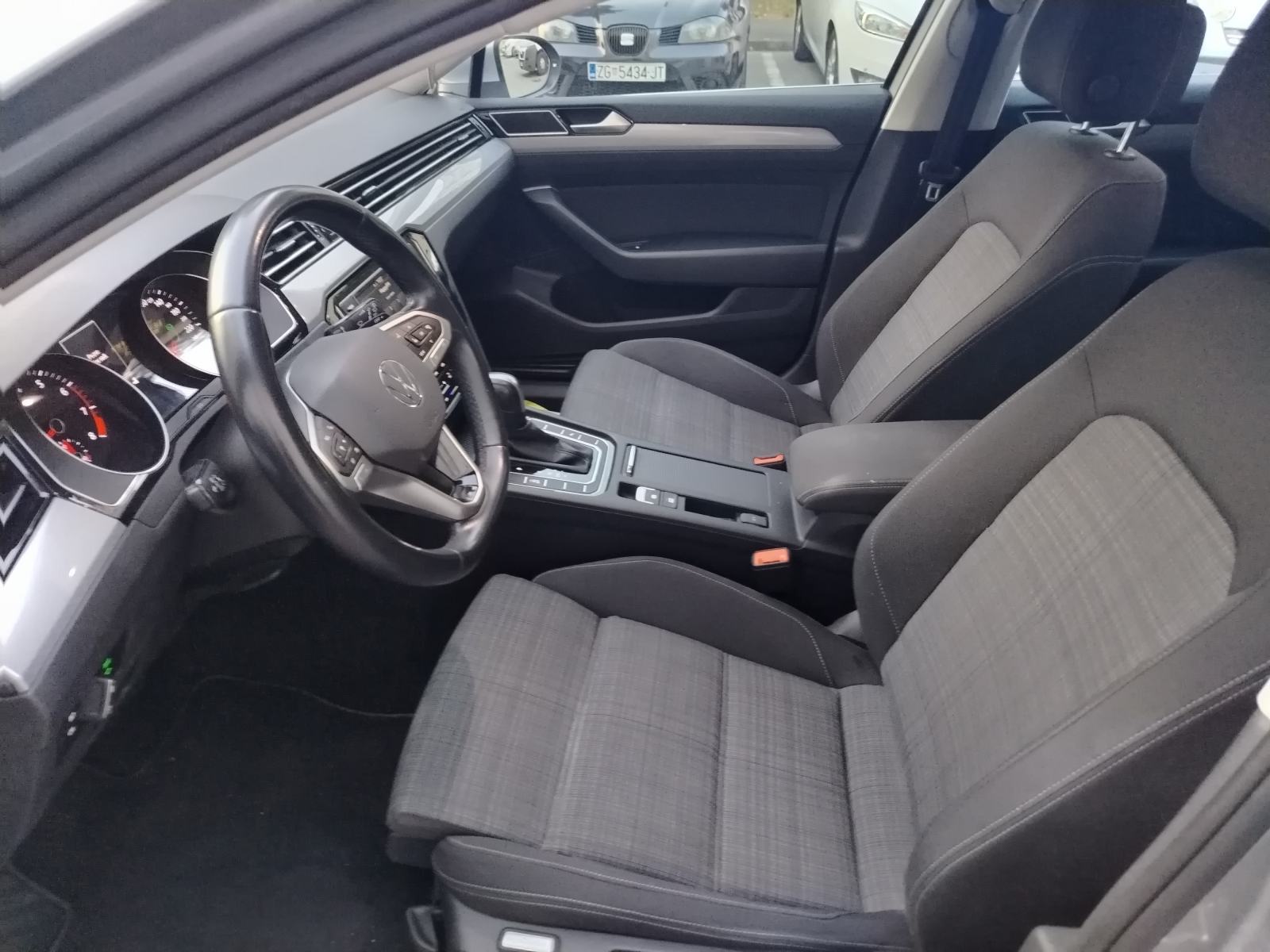 VW Passat Variant 1,5 TSI 110kw DSG KUPLJEN NOVI U HR, fotografija 7