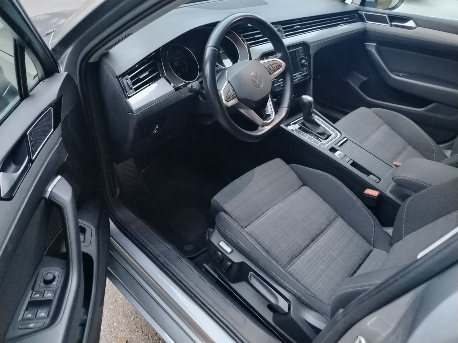 VW Passat Variant 1,5 TSI 110kw DSG KUPLJEN NOVI U HR, fotografija 9