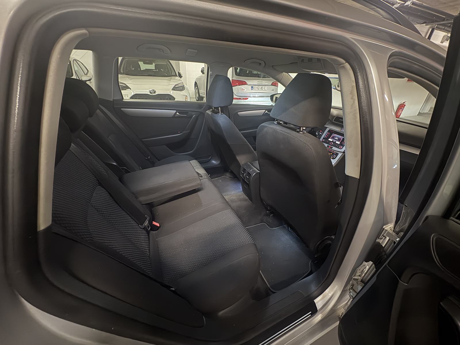 VW Passat Variant 1,6 TDI 6 brzina/ KUKA/ Moguća zamjena/, fotografija 10