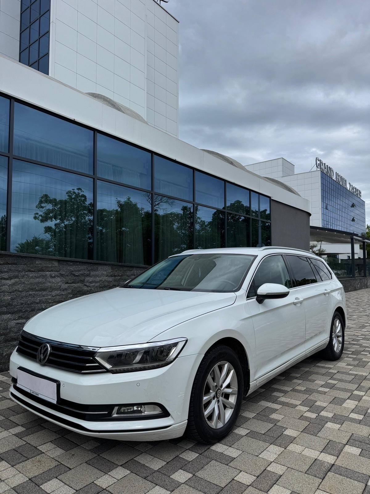 VW Passat Variant 1,6 TDI BMT DSG-AUTOMAT,Bi-XENON VRHUNSKI, fotografija 4