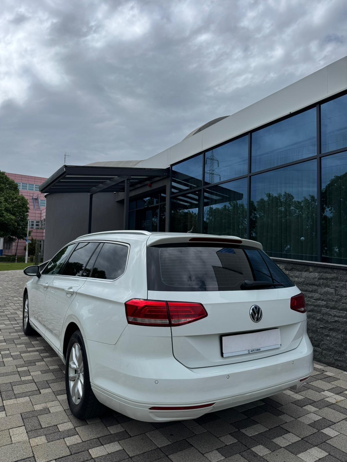 VW Passat Variant 1,6 TDI BMT DSG-AUTOMAT,Bi-XENON VRHUNSKI, fotografija 6