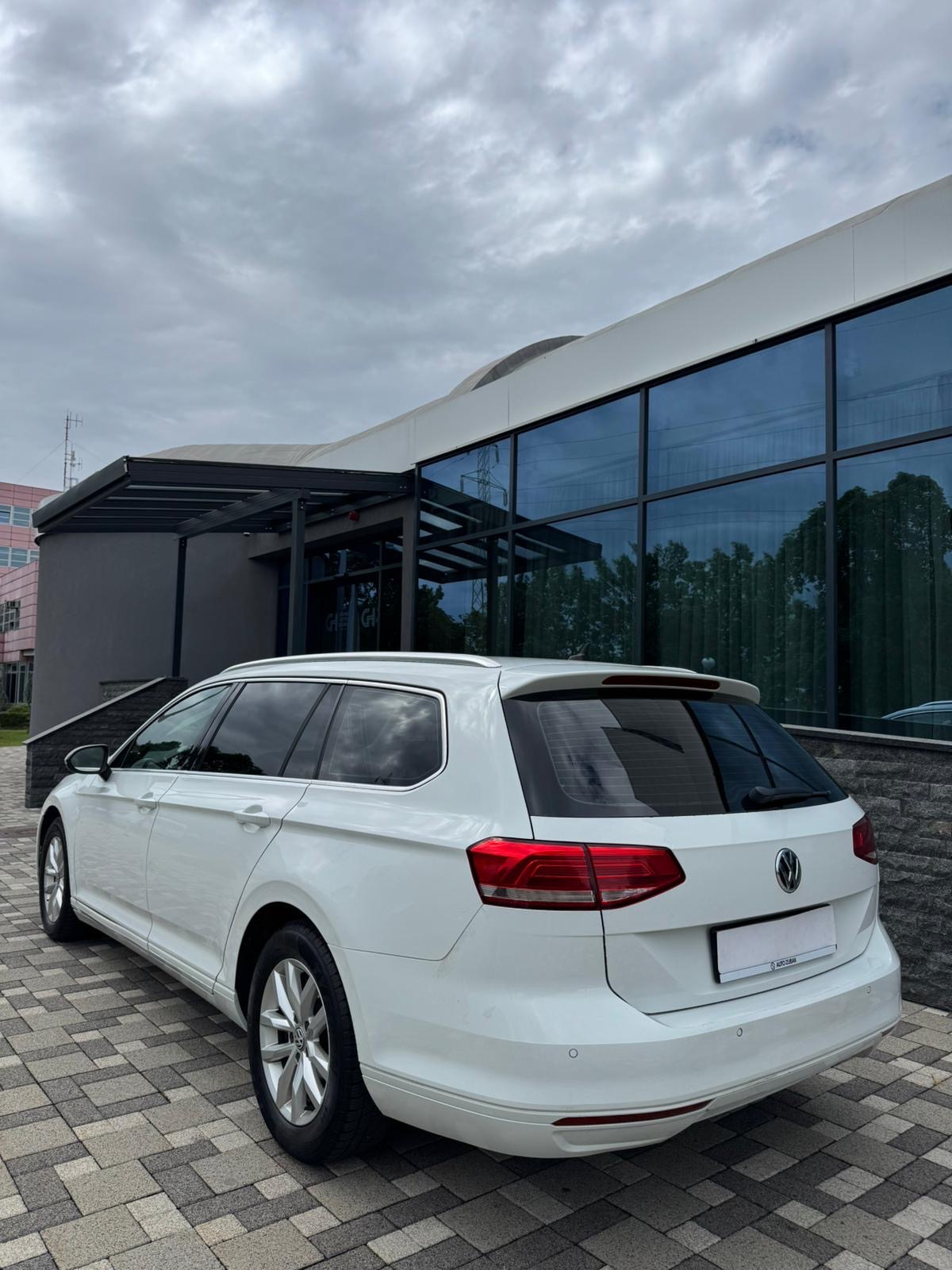 VW Passat Variant 1,6 TDI BMT DSG-AUTOMAT,Bi-XENON VRHUNSKI, fotografija 7