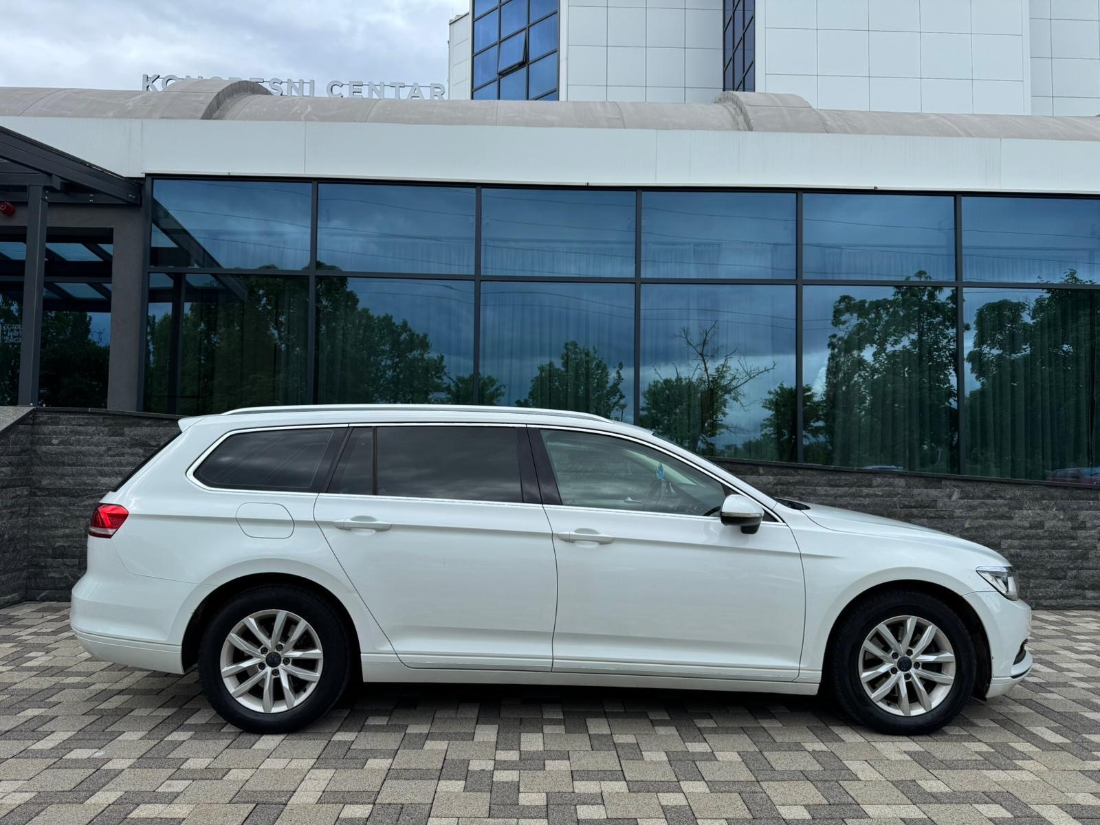 VW Passat Variant 1,6 TDI BMT DSG-AUTOMAT,Bi-XENON VRHUNSKI, fotografija 8