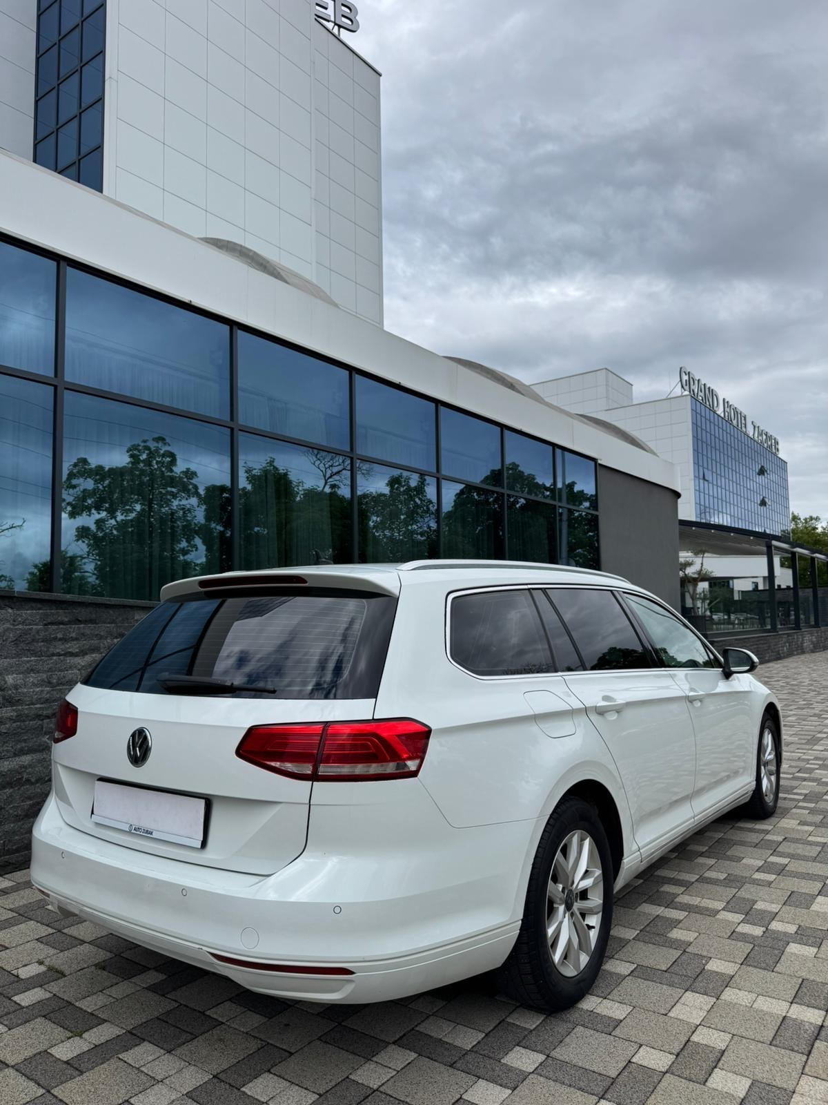 VW Passat Variant 1,6 TDI BMT DSG-AUTOMAT,Bi-XENON VRHUNSKI, fotografija 10