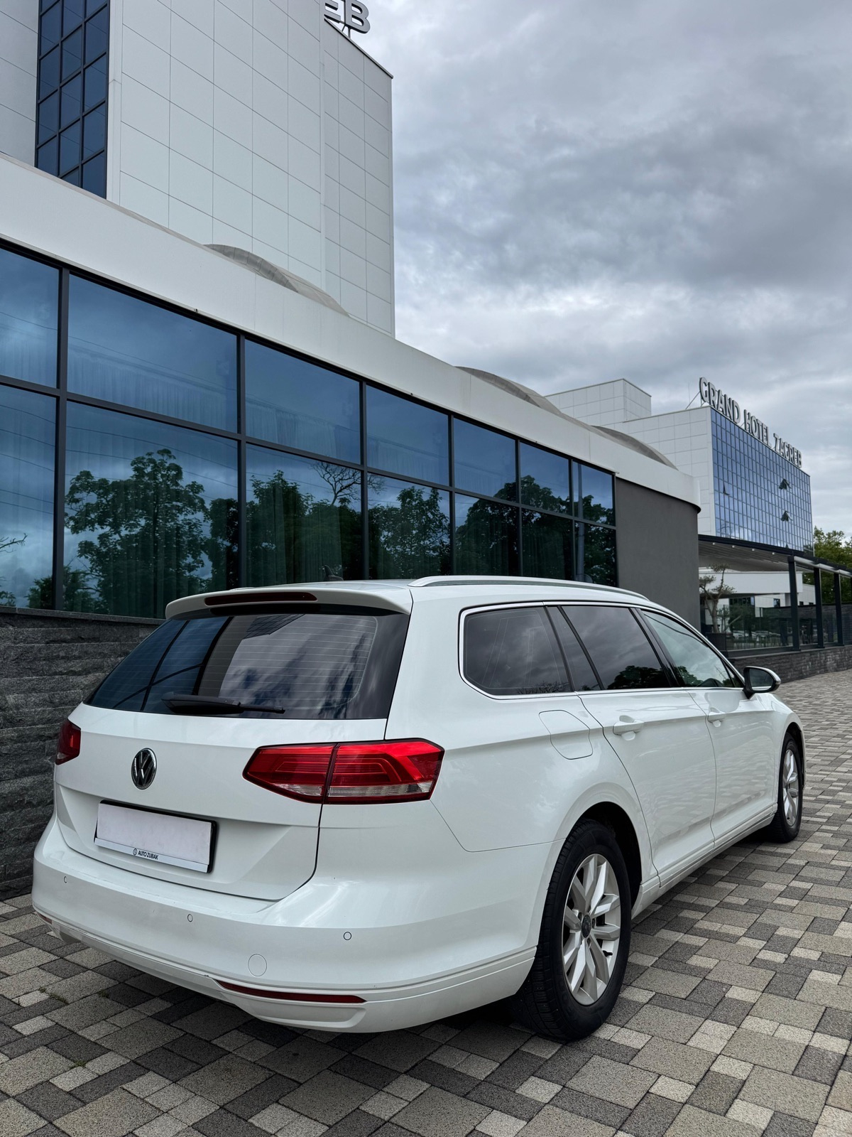 VW Passat Variant 1,6 TDI BMT DSG-AUTOMAT,Bi-XENON VRHUNSKI, fotografija 12