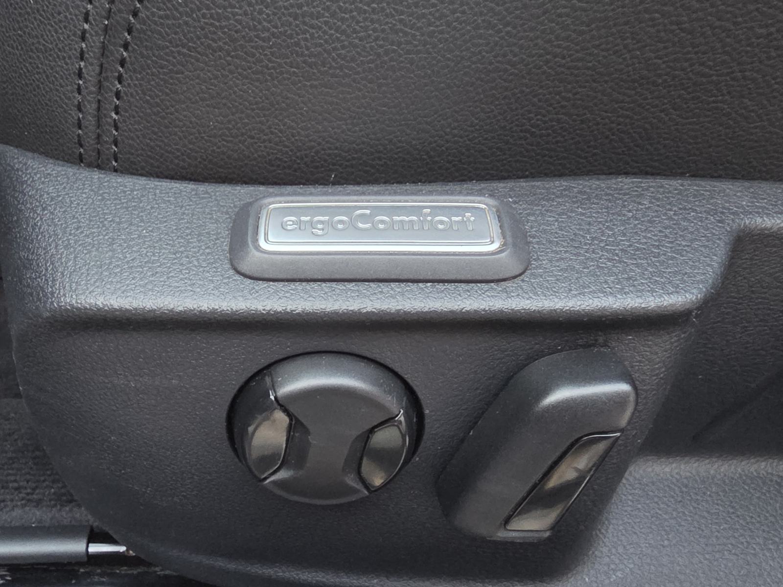 VW Passat Variant 1.6 TDI BMT DSG automatik,LED,NAVI,PANO,HIGHLINE, fotografija 18