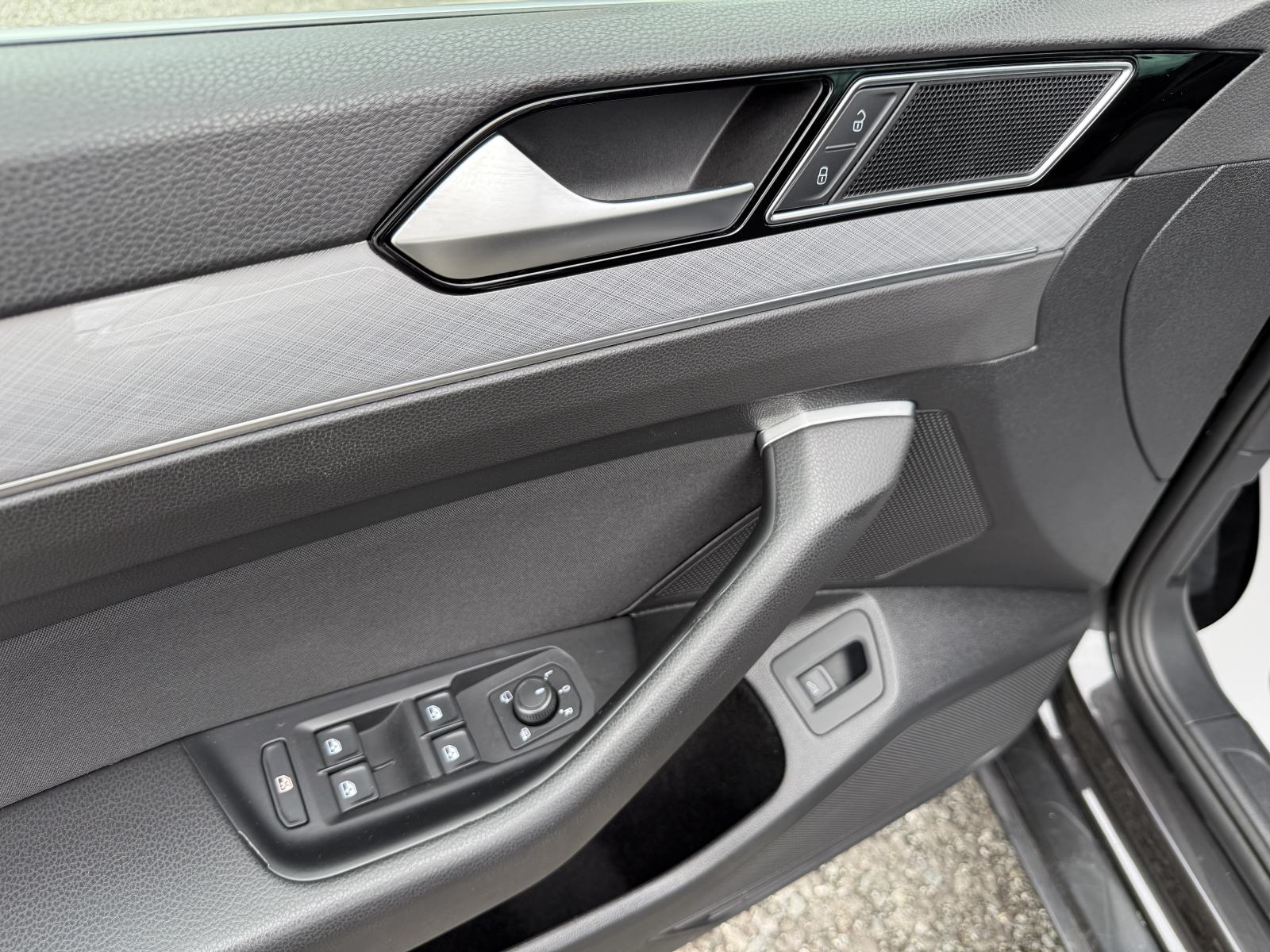 VW Passat Variant 1,6 TDI DSG,NAVI,PDC,MATRIX,LED,KAMERA,ALU 18"!!!, fotografija 10