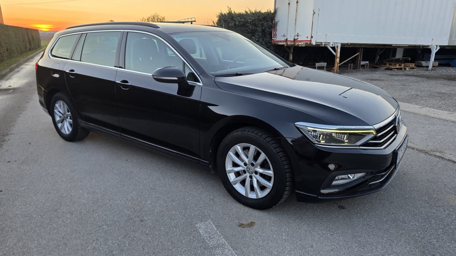 VW Passat Variant 1,6 TDI DSG - REDIZAJN - PANORAMA!, fotografija 10