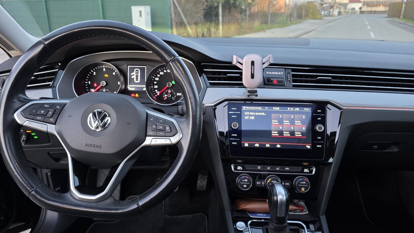 VW Passat Variant 1,6 TDI DSG - REDIZAJN - PANORAMA!, fotografija 19