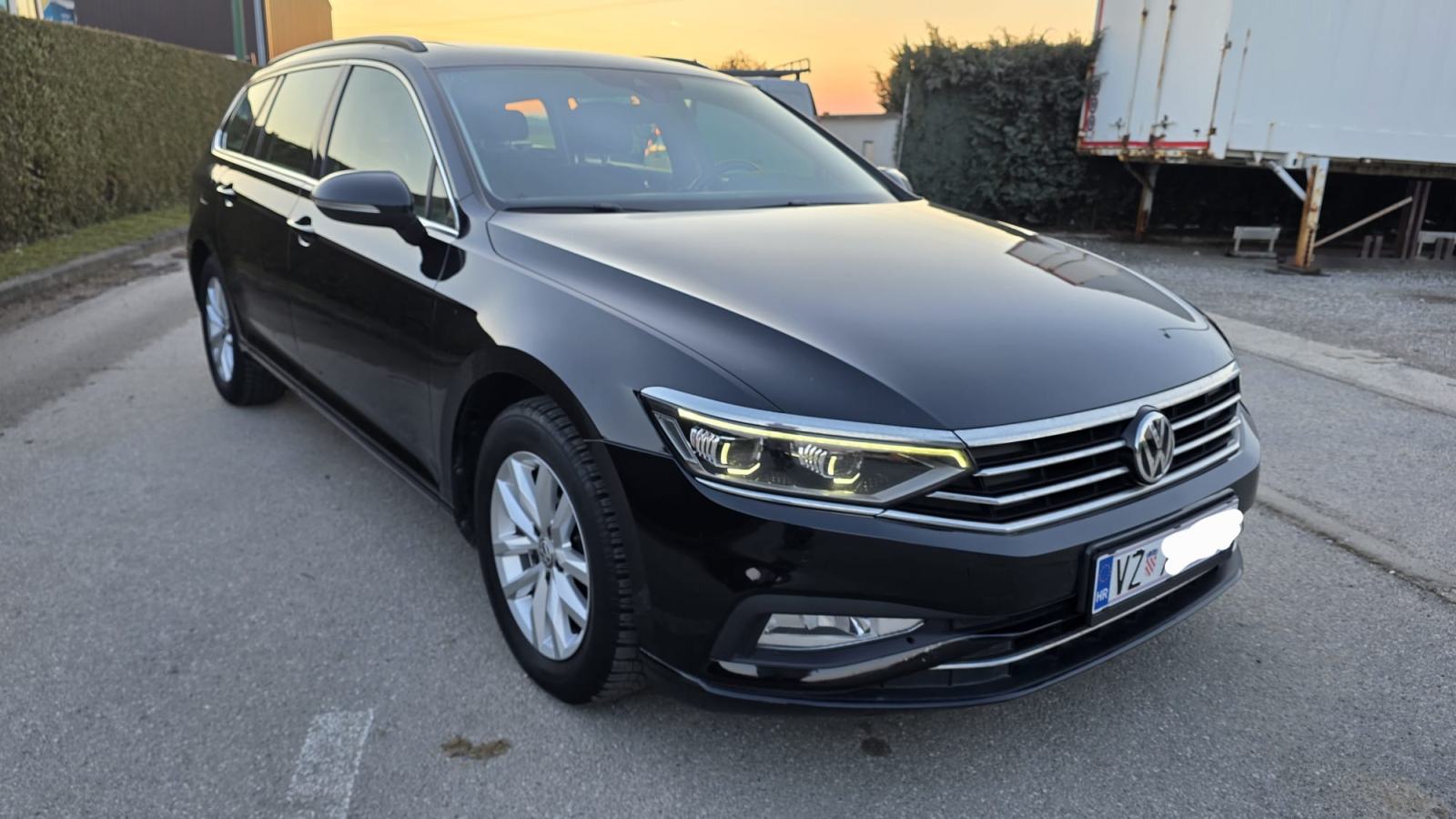 VW Passat Variant 1,6 TDI DSG - REDIZAJN - PANORAMA!, fotografija 11