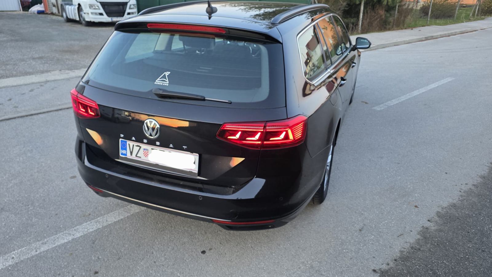 VW Passat Variant 1,6 TDI DSG - REDIZAJN - PANORAMA!, fotografija 7