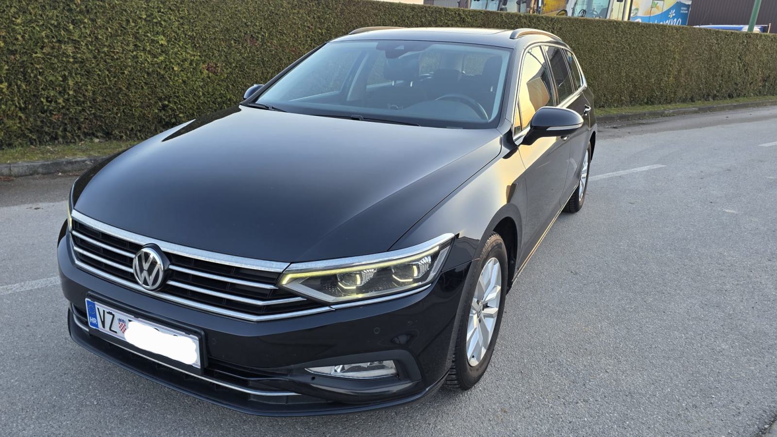 VW Passat Variant 1,6 TDI DSG - REDIZAJN - PANORAMA!, fotografija 1