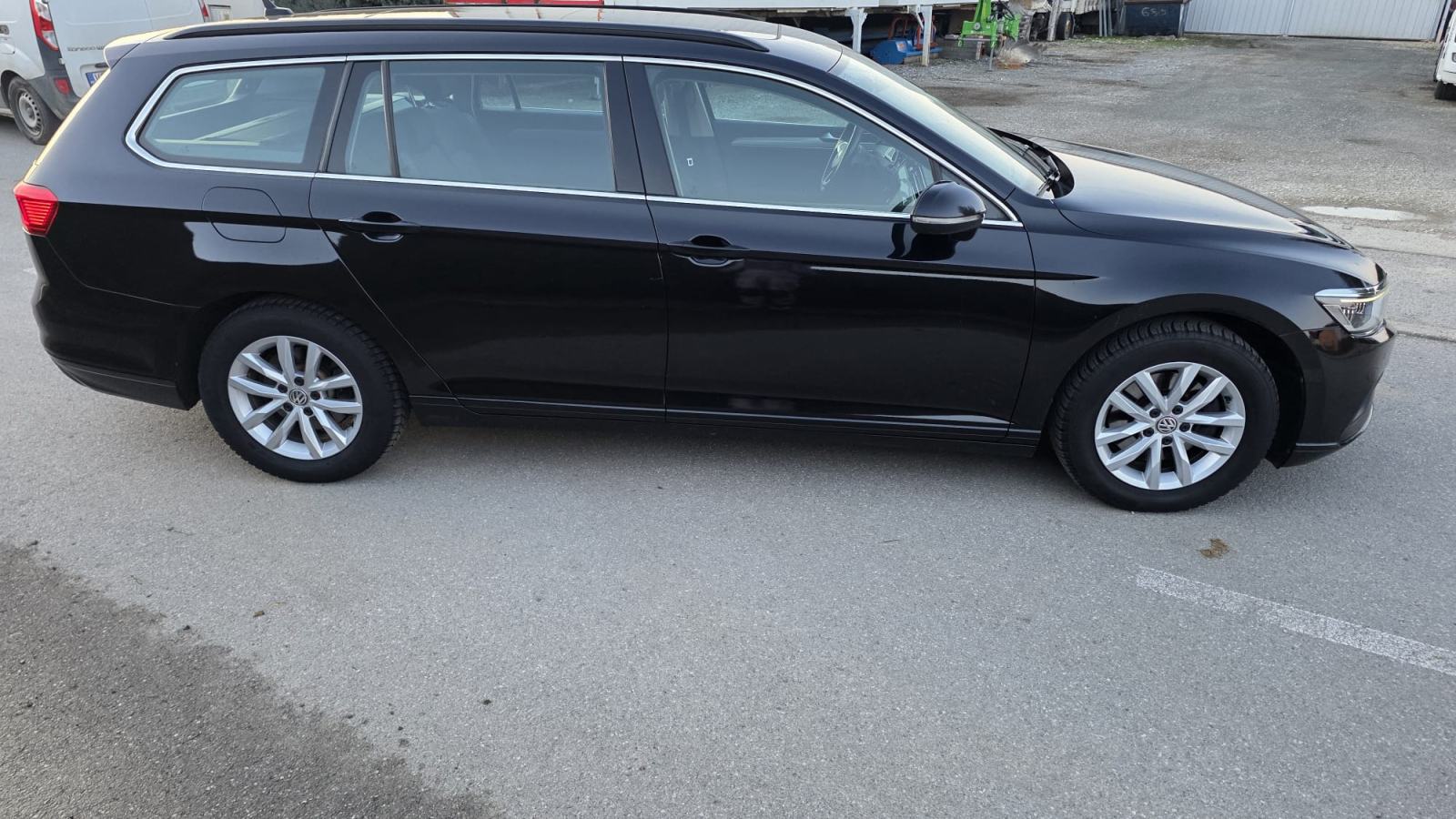 VW Passat Variant 1,6 TDI DSG - REDIZAJN - PANORAMA!, fotografija 9