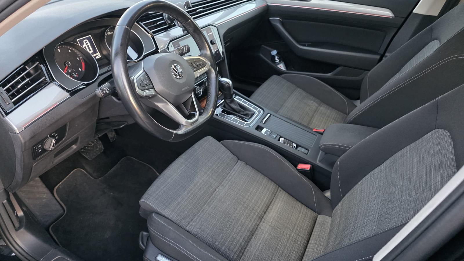 VW Passat Variant 1,6 TDI DSG - REDIZAJN - PANORAMA!, fotografija 14