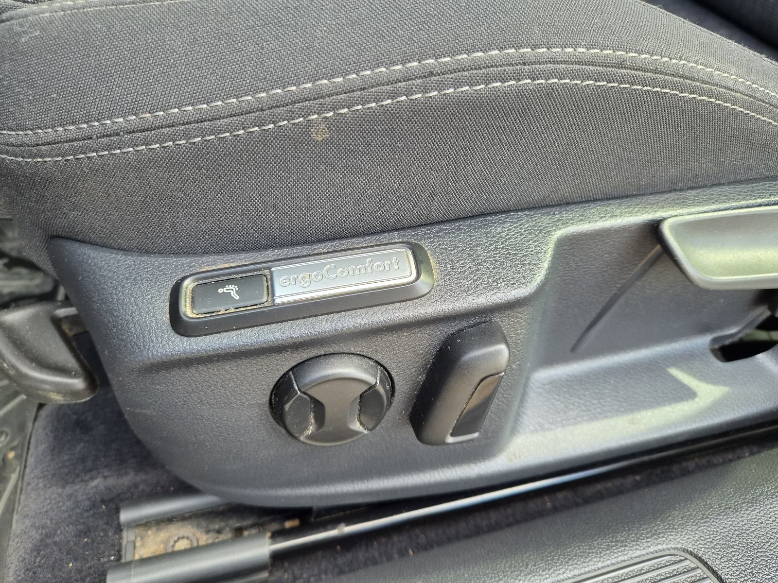 VW Passat Variant 1,6 TDI [Reg.1 God.], fotografija 15