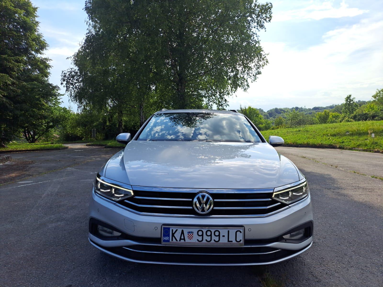 Volkswagen Passat Variant 1.6 TDI DSG, F1, Panorama, dupli set guma, fotografija 2