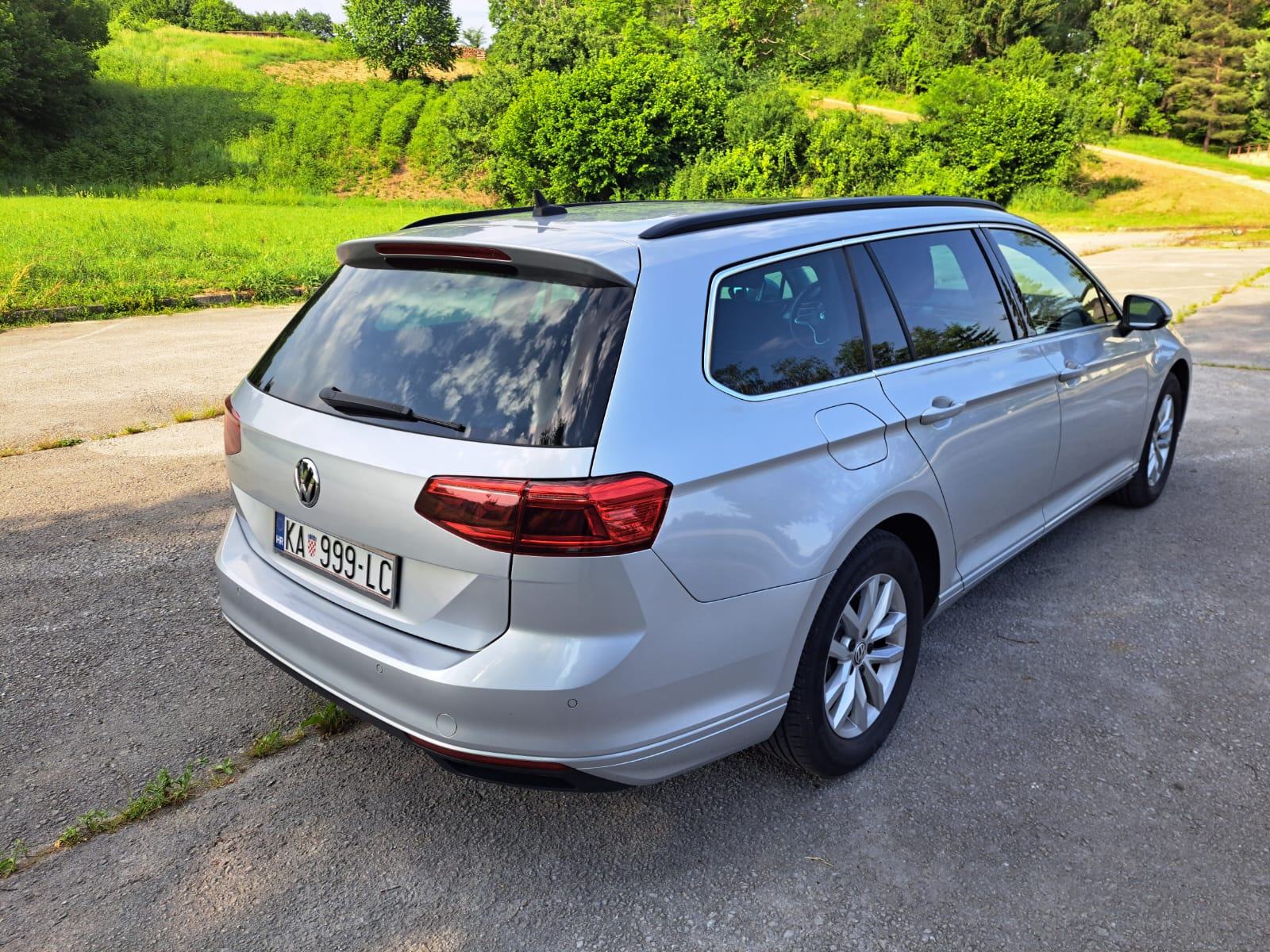 Volkswagen Passat Variant 1.6 TDI DSG, F1, Panorama, dupli set guma, fotografija 5