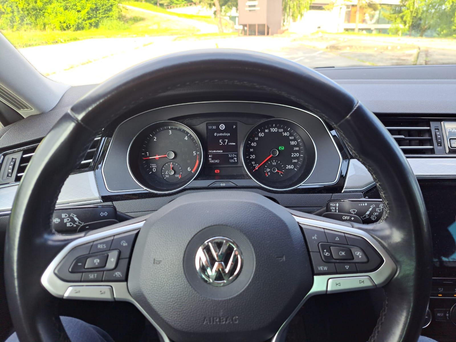 Volkswagen Passat Variant 1.6 TDI DSG, F1, Panorama, dupli set guma, fotografija 15