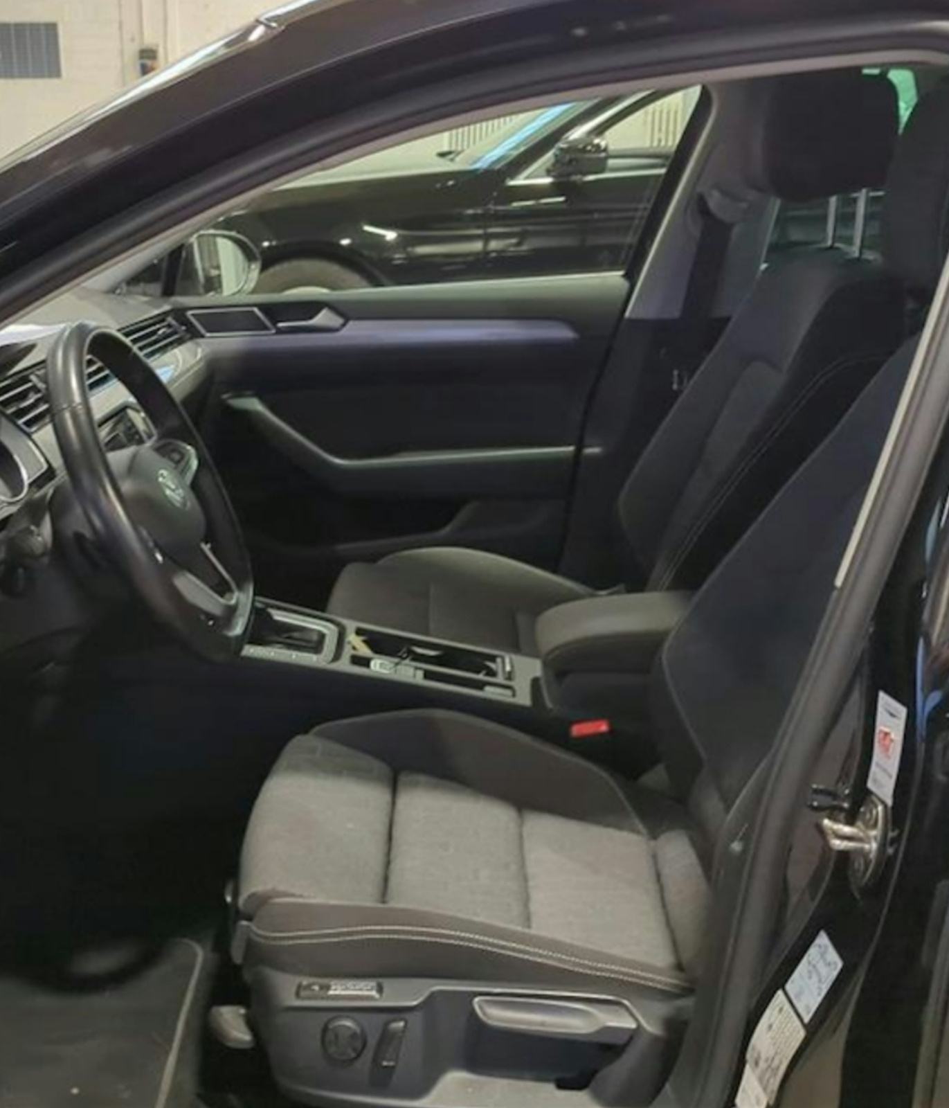 VW Passat Variant 2,0 TDI automatik,110kw,DSG,NAVI,1.VL,2023god,garanc, fotografija 6
