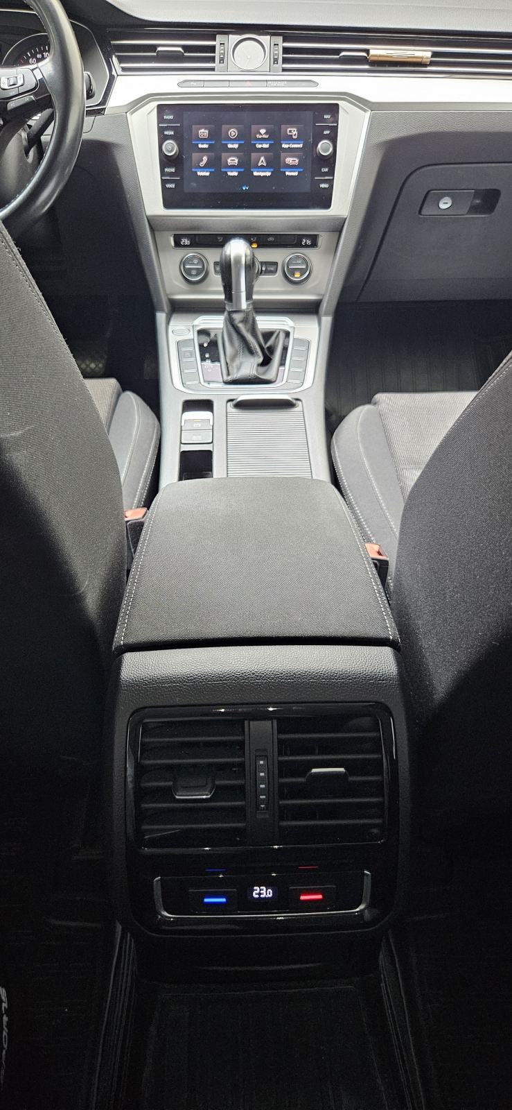 VW Passat Variant 2,0 TDI automatik, SERVISNA KNJIGA, REG. 01/2027, fotografija 19