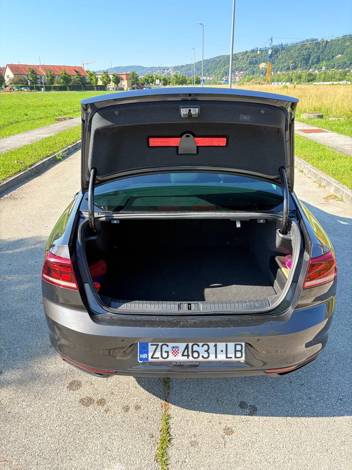 VW Passat 2.0 TDI DSG Business, HR, 1. vlasnik, reg. 06/2027, fotografija 9