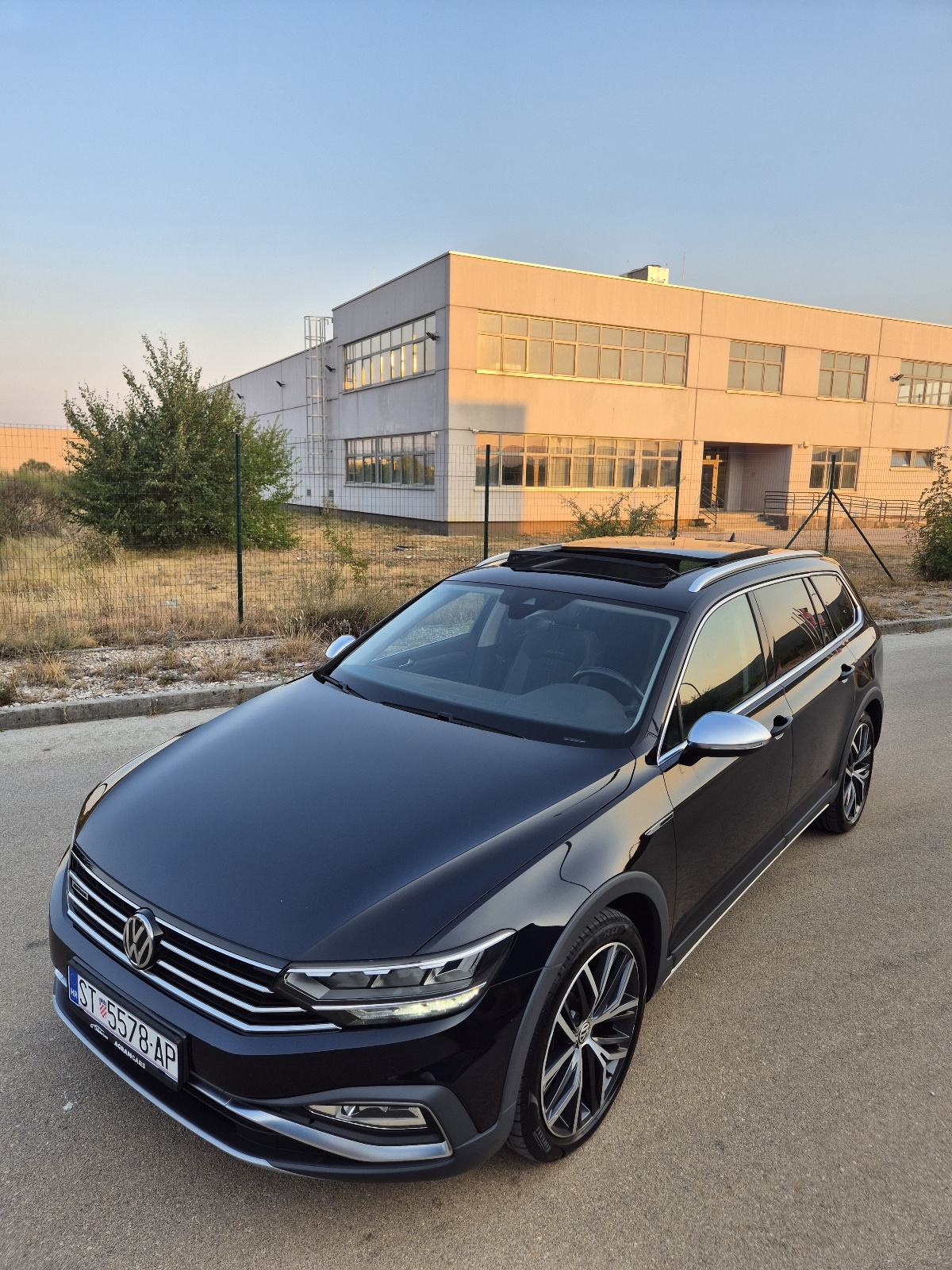 VW Passat Variant 2,0 TDI altrack automatik, pogled izvana - slika 1