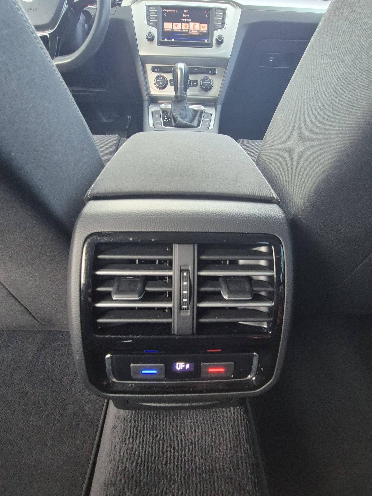 VW Passat Variant 2,0 TDI BMT DSG *svi servisi*, fotografija 12