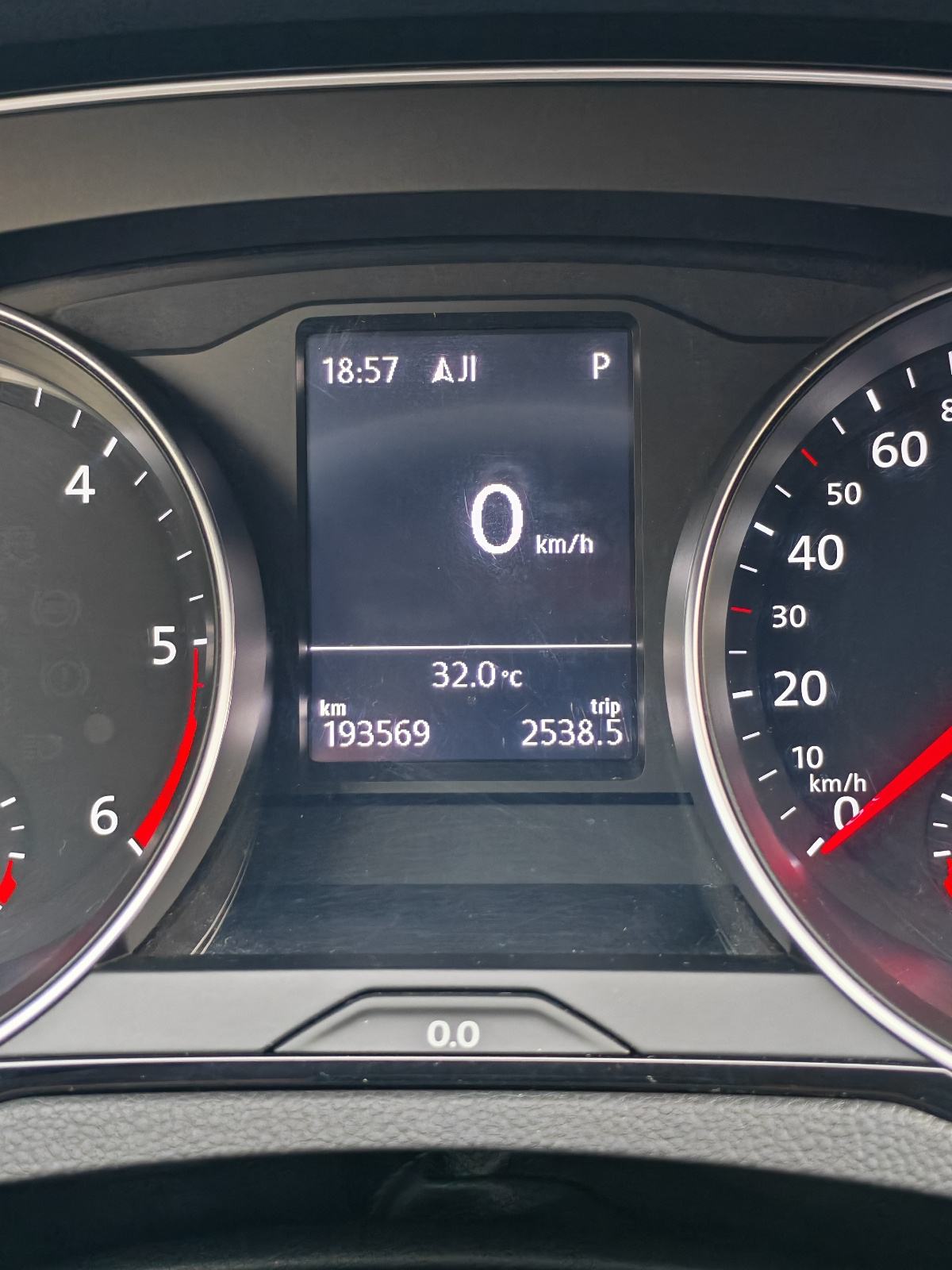 VW Passat Variant 2,0 TDI BMT DSG *svi servisi*, fotografija 15