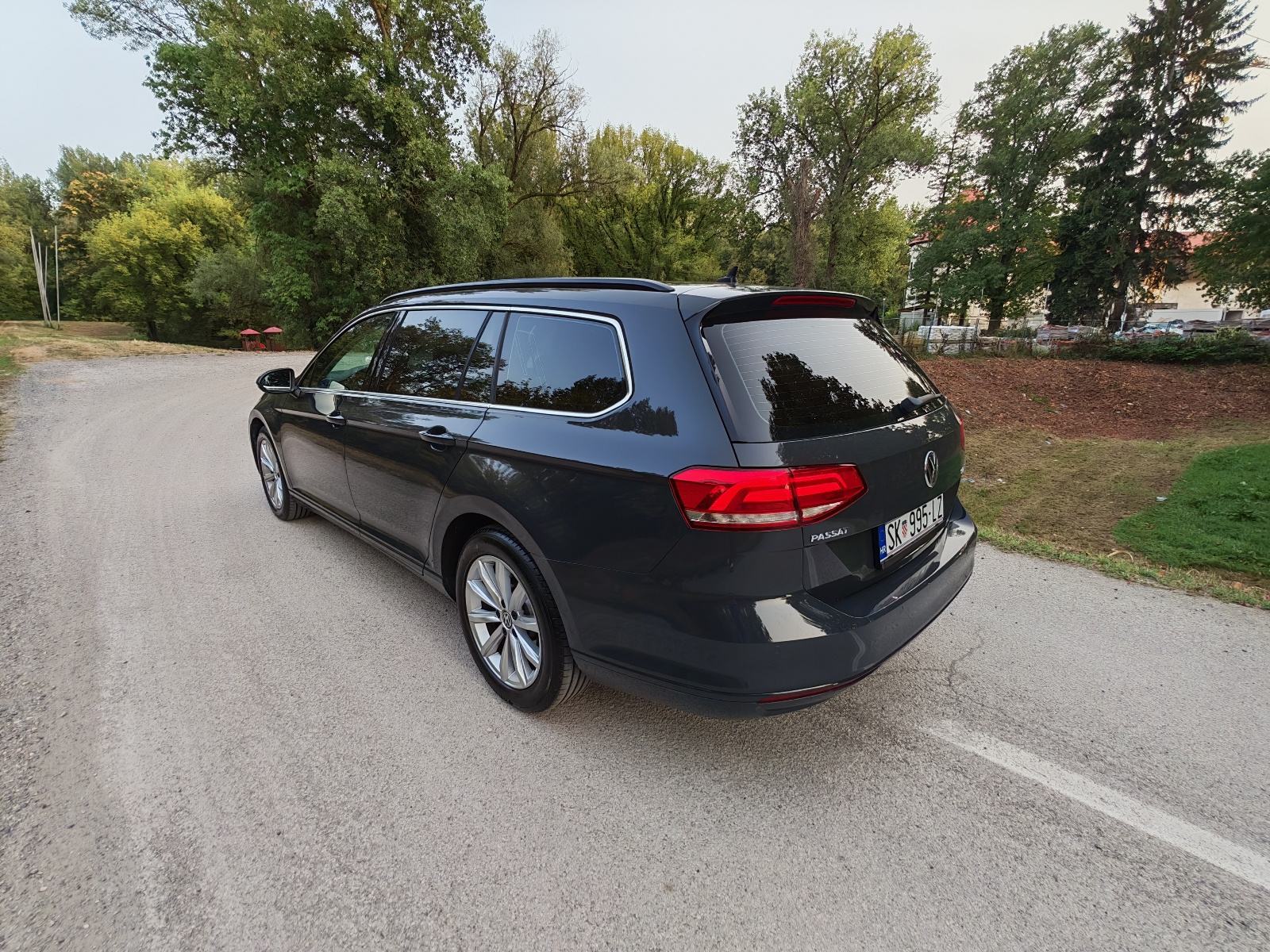 VW Passat Variant 2,0 TDI BMT DSG *svi servisi*, fotografija 3