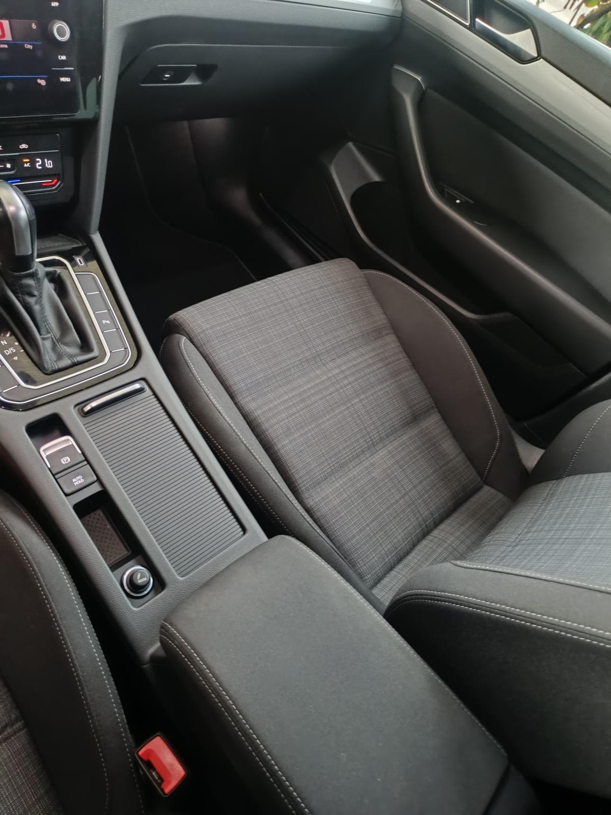 VW Passat Variant 2,0 TDI DSG 2021, fotografija 15