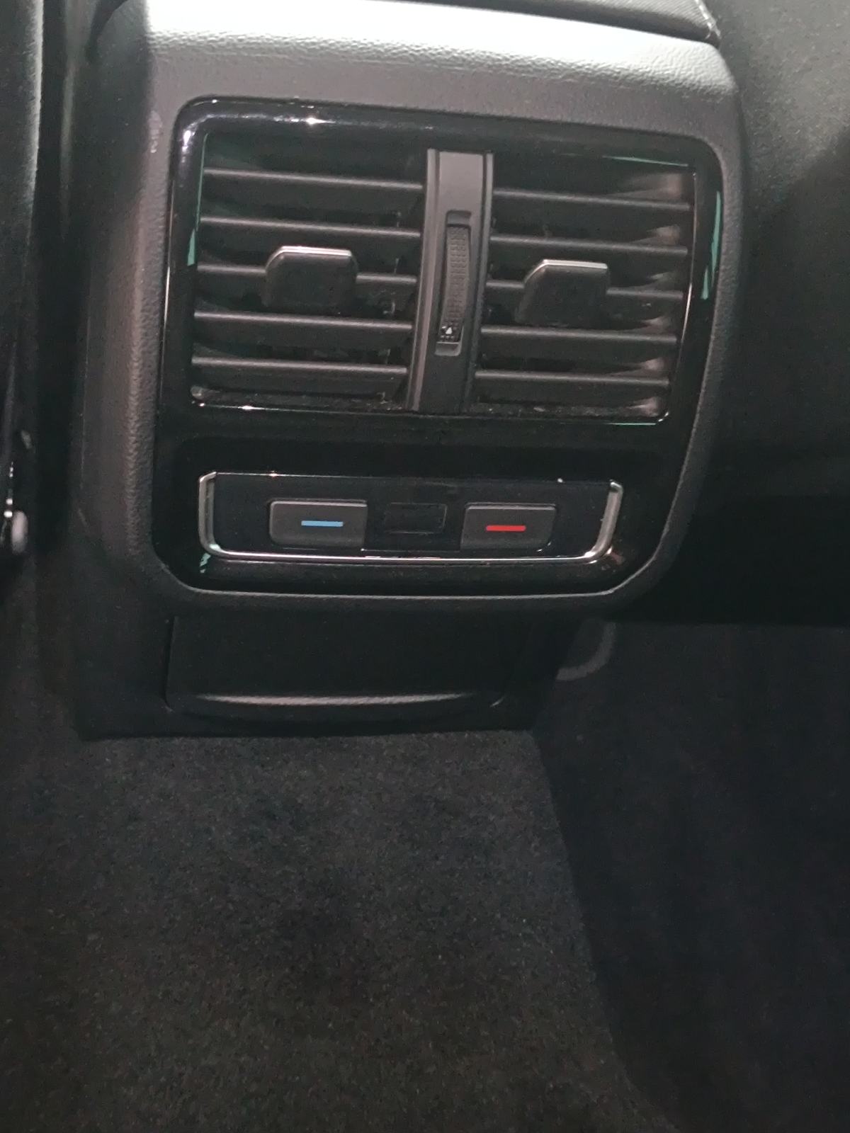 VW Passat Variant 2,0 TDI DSG 2021, fotografija 13