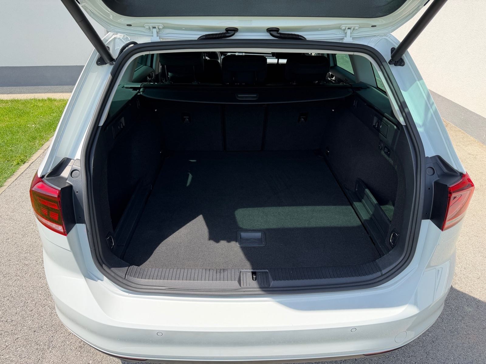 VW Passat Variant 2,0 TDI DSG, 360, VIRTUAL , velika navigacija, fotografija 8