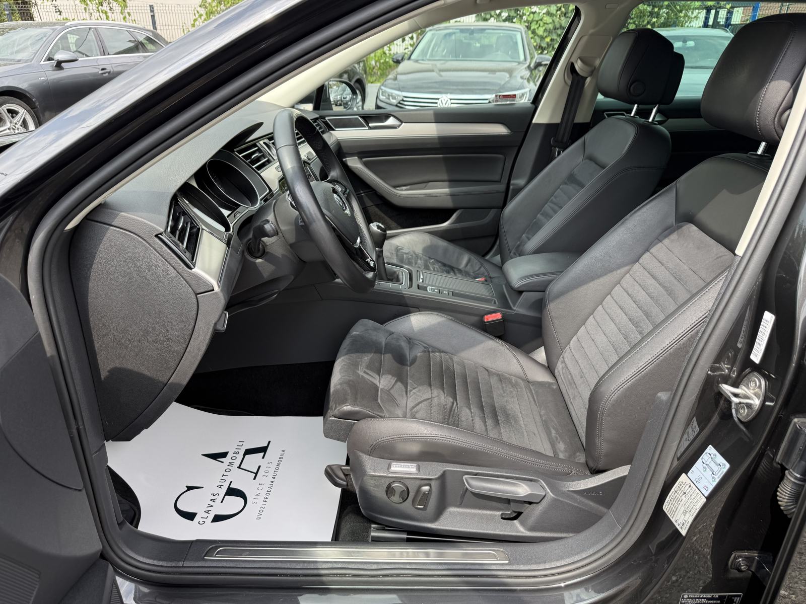 VW Passat Variant 2,0 TDI HIGHLINE,NAVI,PDC,LED,ALU 17",VELIKI SERVIS!, fotografija 10