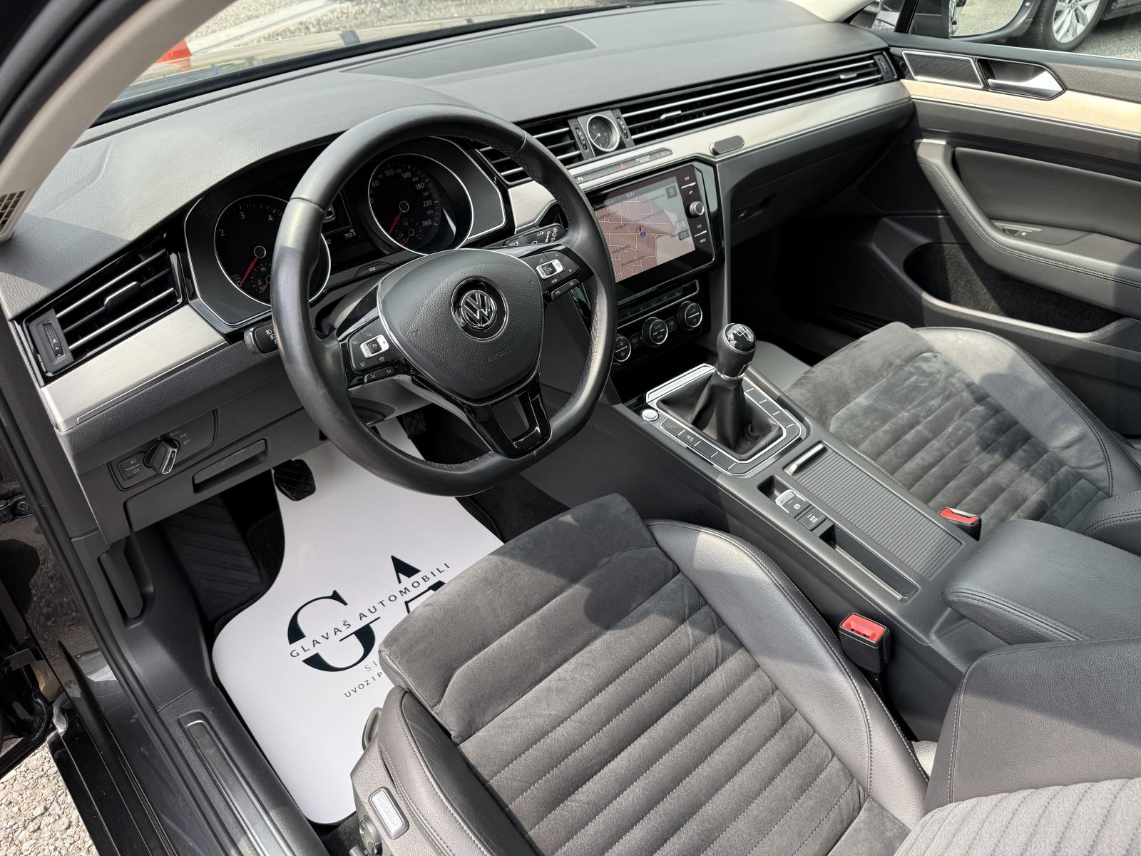 VW Passat Variant 2,0 TDI HIGHLINE,NAVI,PDC,LED,ALU 17",VELIKI SERVIS!, fotografija 11