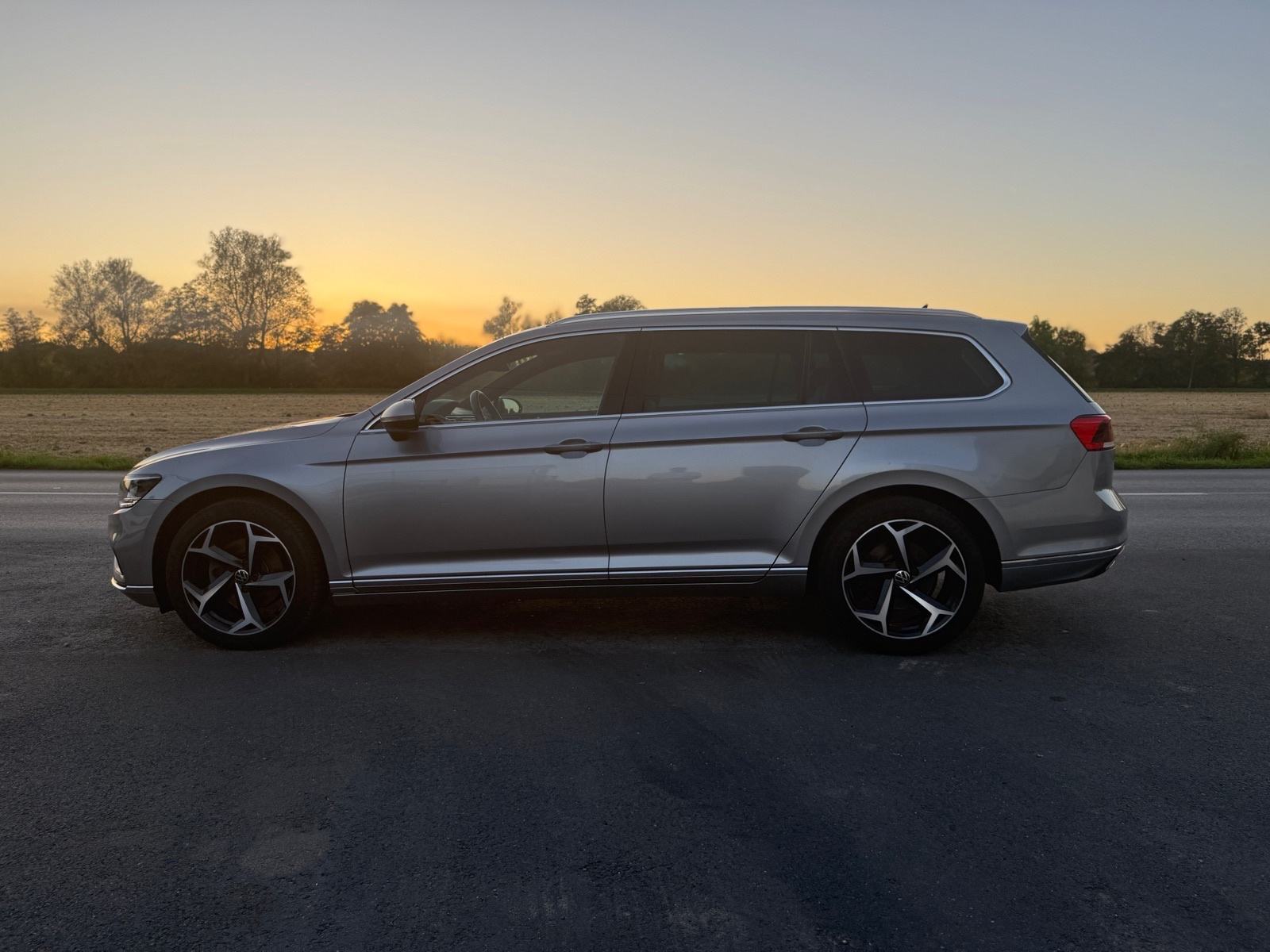 VW Passat Variant 2,0 TDI DSG • 2022g • VIRTUAL KOKPIT • EKSTRA OPREMA, fotografija 4