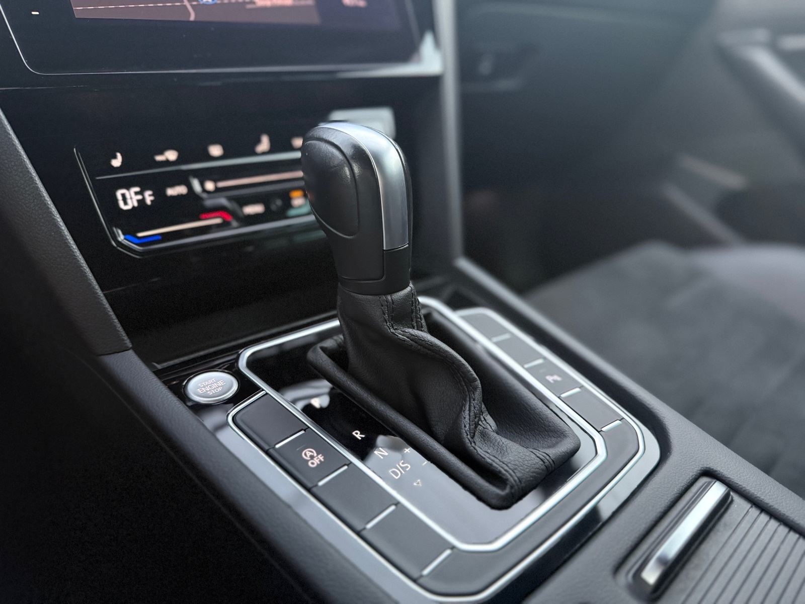 VW Passat Variant 2,0 TDI DSG • 2022g • VIRTUAL KOKPIT • EKSTRA OPREMA, fotografija 17
