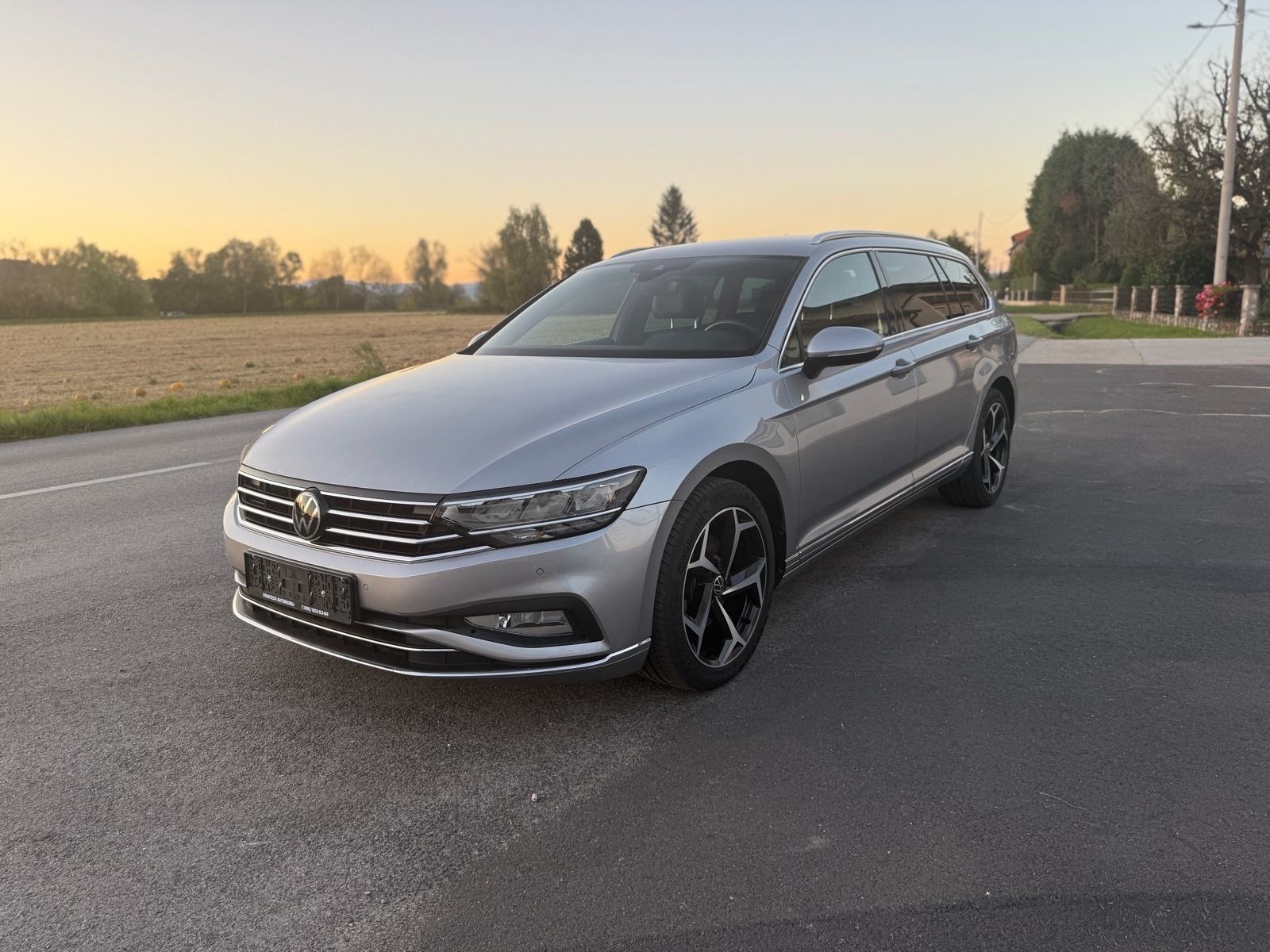 VW Passat Variant 2,0 TDI DSG • 2022g • VIRTUAL KOKPIT • EKSTRA OPREMA, fotografija 3