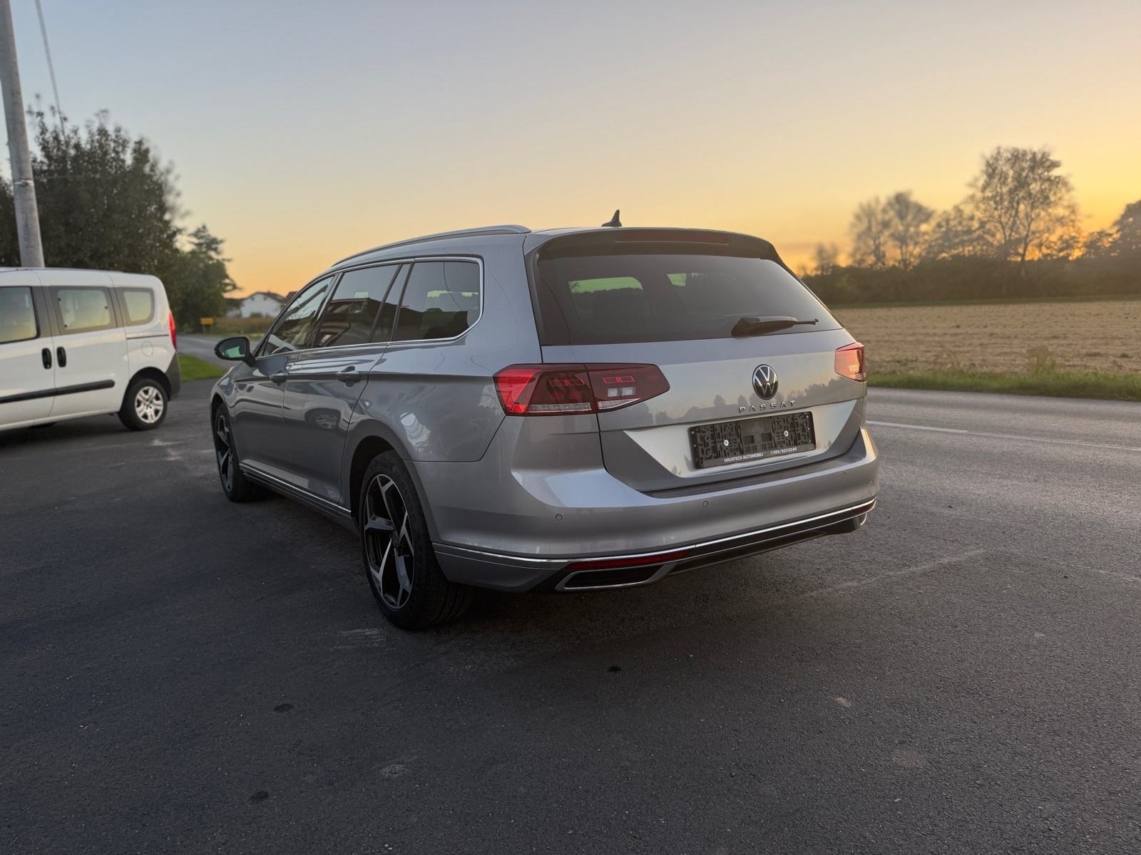 VW Passat Variant 2,0 TDI DSG • 2022g • VIRTUAL KOKPIT • EKSTRA OPREMA, fotografija 5