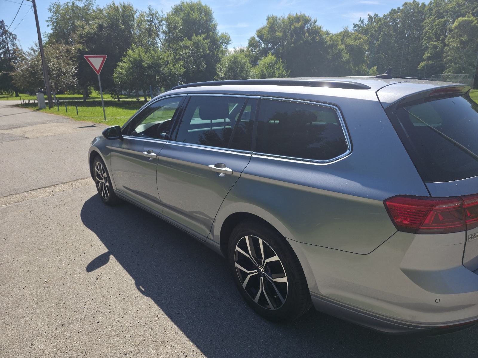 VW Passat Variant 2,0 TDI,led,navi,pdc,rata leasing 250e, fotografija 6