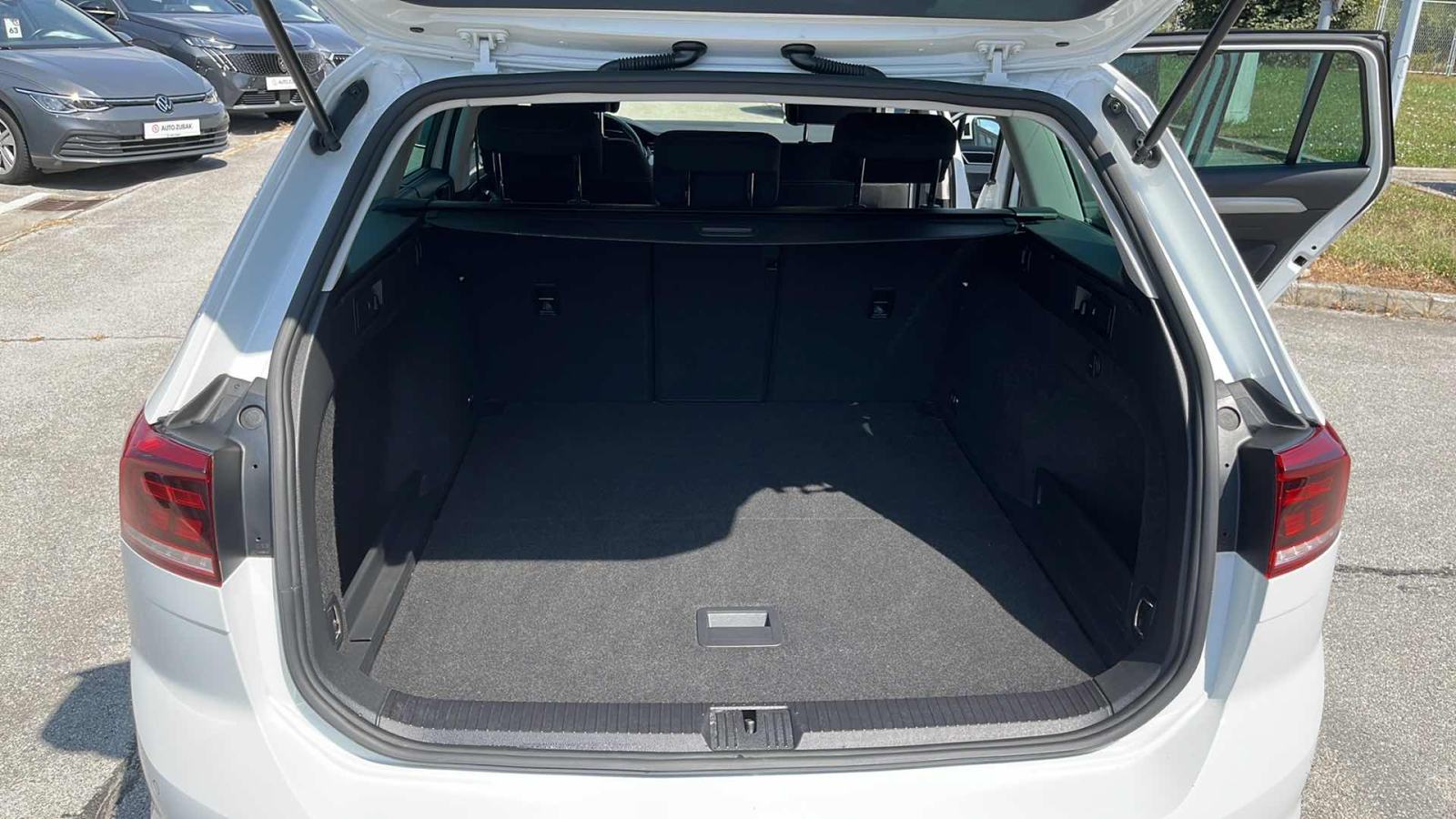VW PASSAT Variant 2021 • PREMIUM jamstvo • AutoZubak Rabljena, fotografija 12