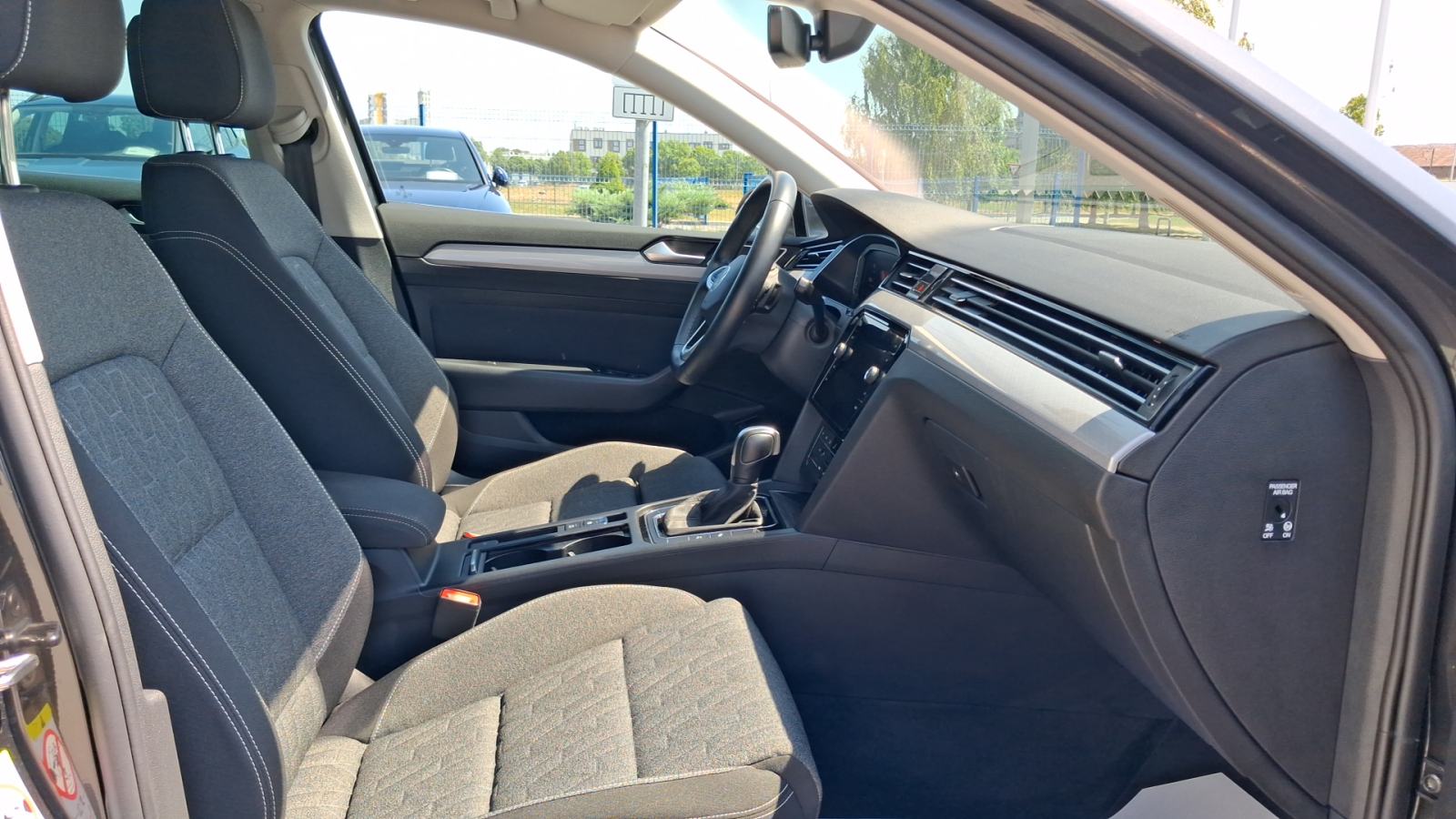 VW PASSAT Variant 2023 • PREMIUM jamstvo • AutoZubak Rabljena, fotografija 9