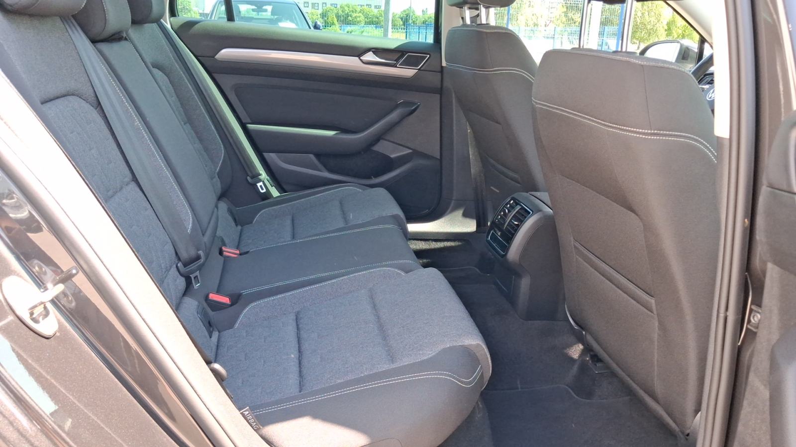 VW PASSAT Variant 2023 • PREMIUM jamstvo • AutoZubak Rabljena, fotografija 10