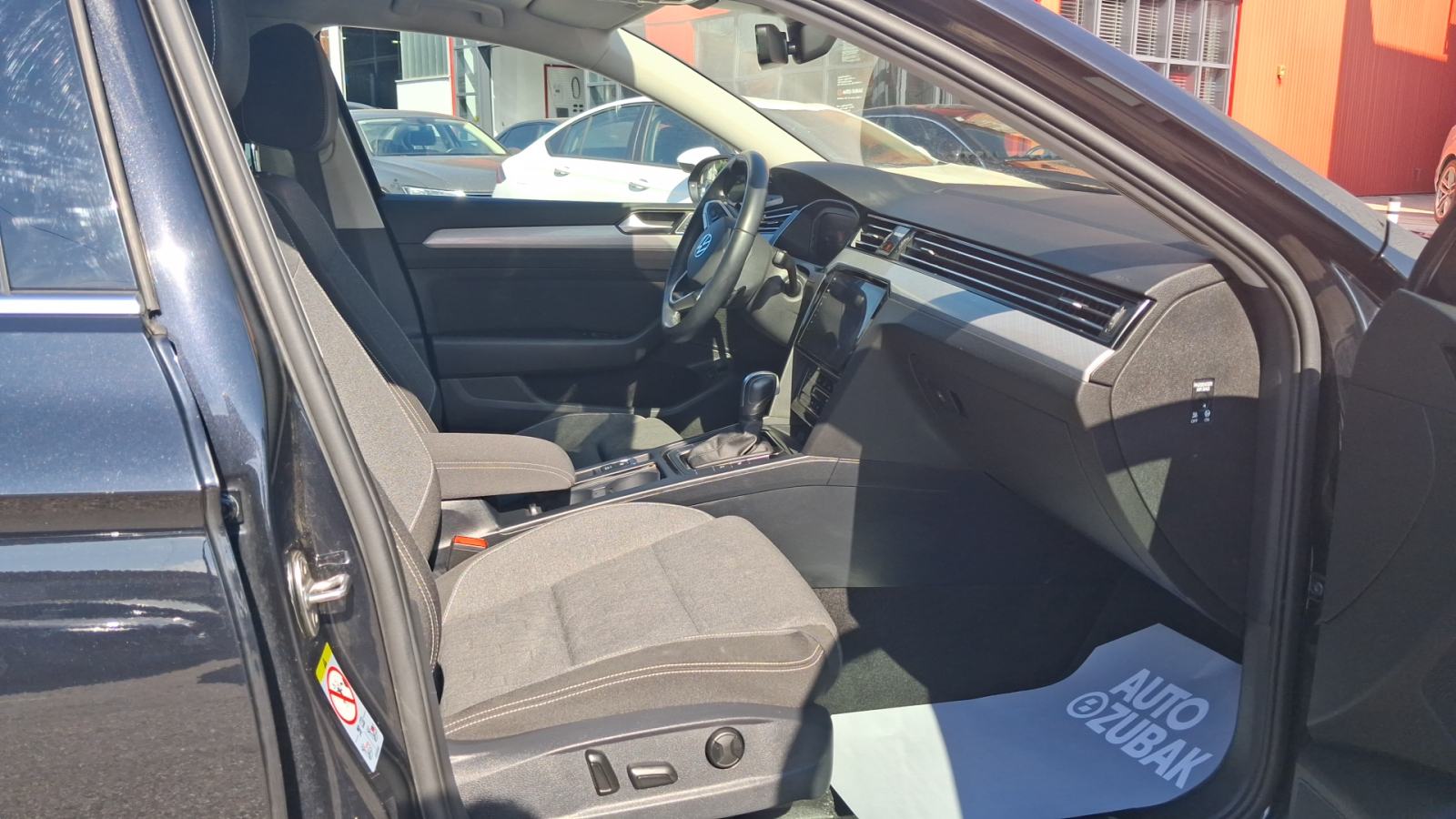 VW PASSAT Variant 2023 • PREMIUM jamstvo • AutoZubak Rabljena, fotografija 9