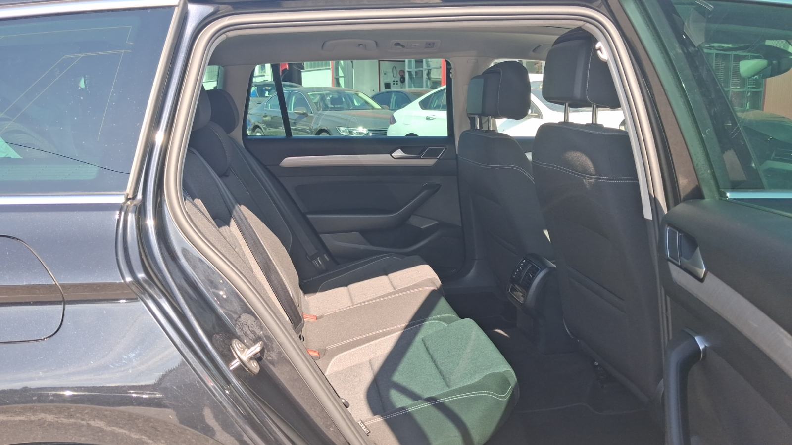 VW PASSAT Variant 2023 • PREMIUM jamstvo • AutoZubak Rabljena, fotografija 10