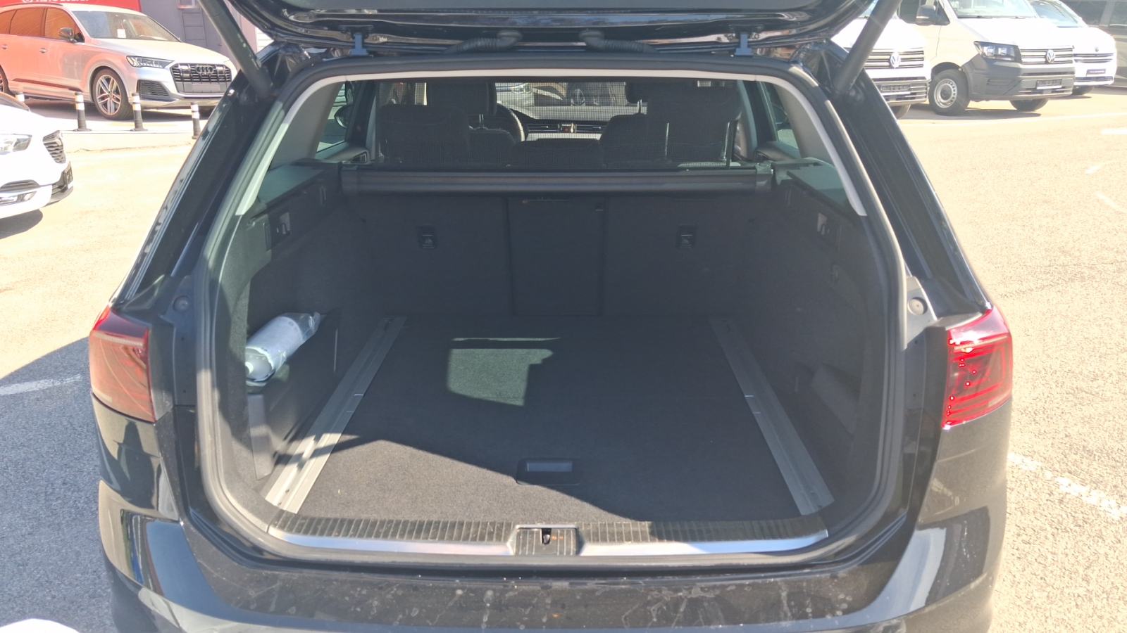 VW PASSAT Variant 2023 • PREMIUM jamstvo • AutoZubak Rabljena, fotografija 12