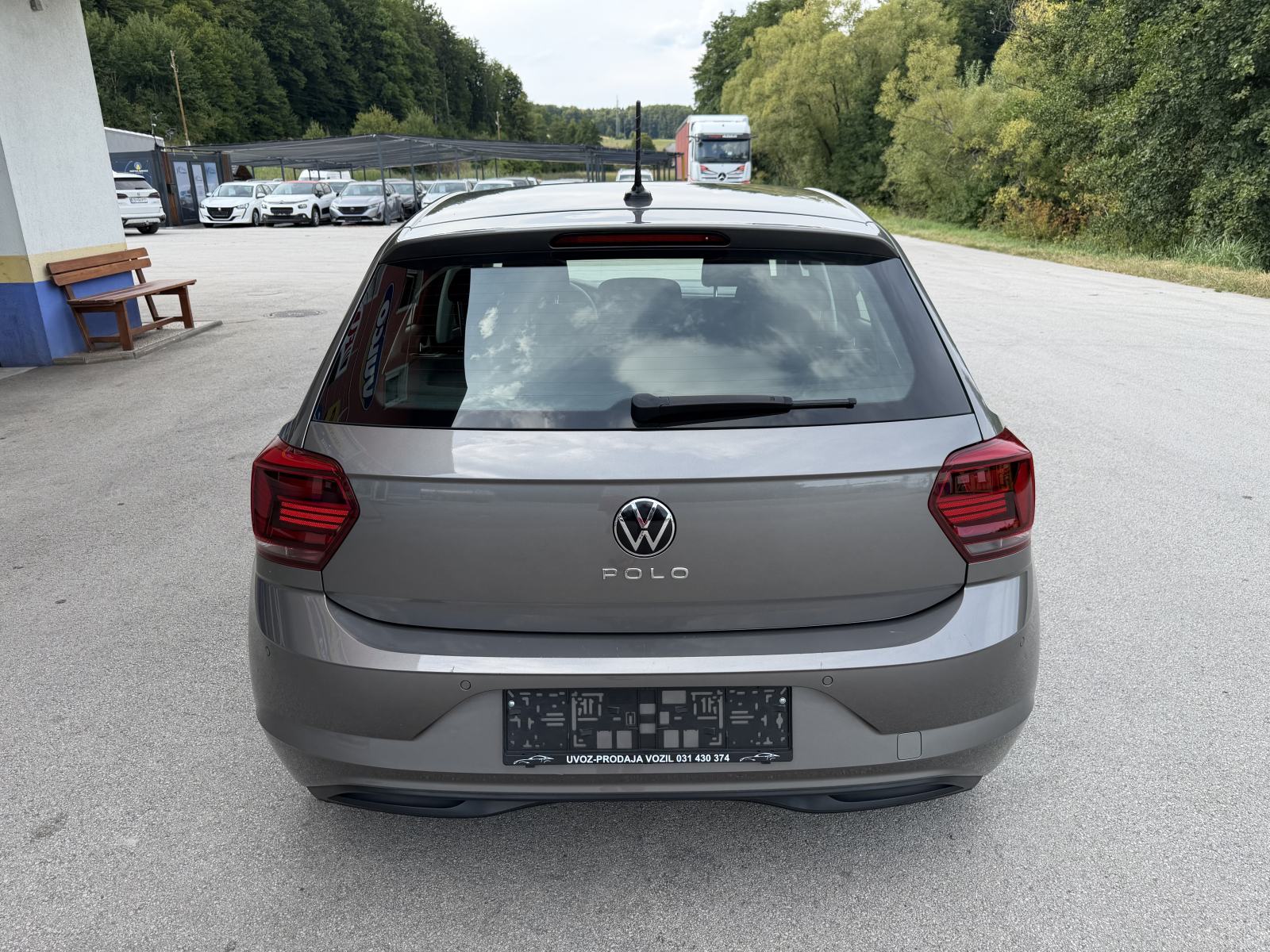 VW Polo 1,0-SAMO 61.700KM-2XPDC-AVT.KLIMA-TEMPOMAT-KAO NOV-, fotografija 6