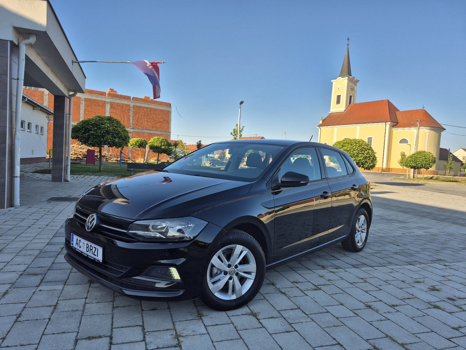 VW Polo 1,0 Benzin park senzori,grijanje sjedala,mf.volan,, pogled izvana - slika 1