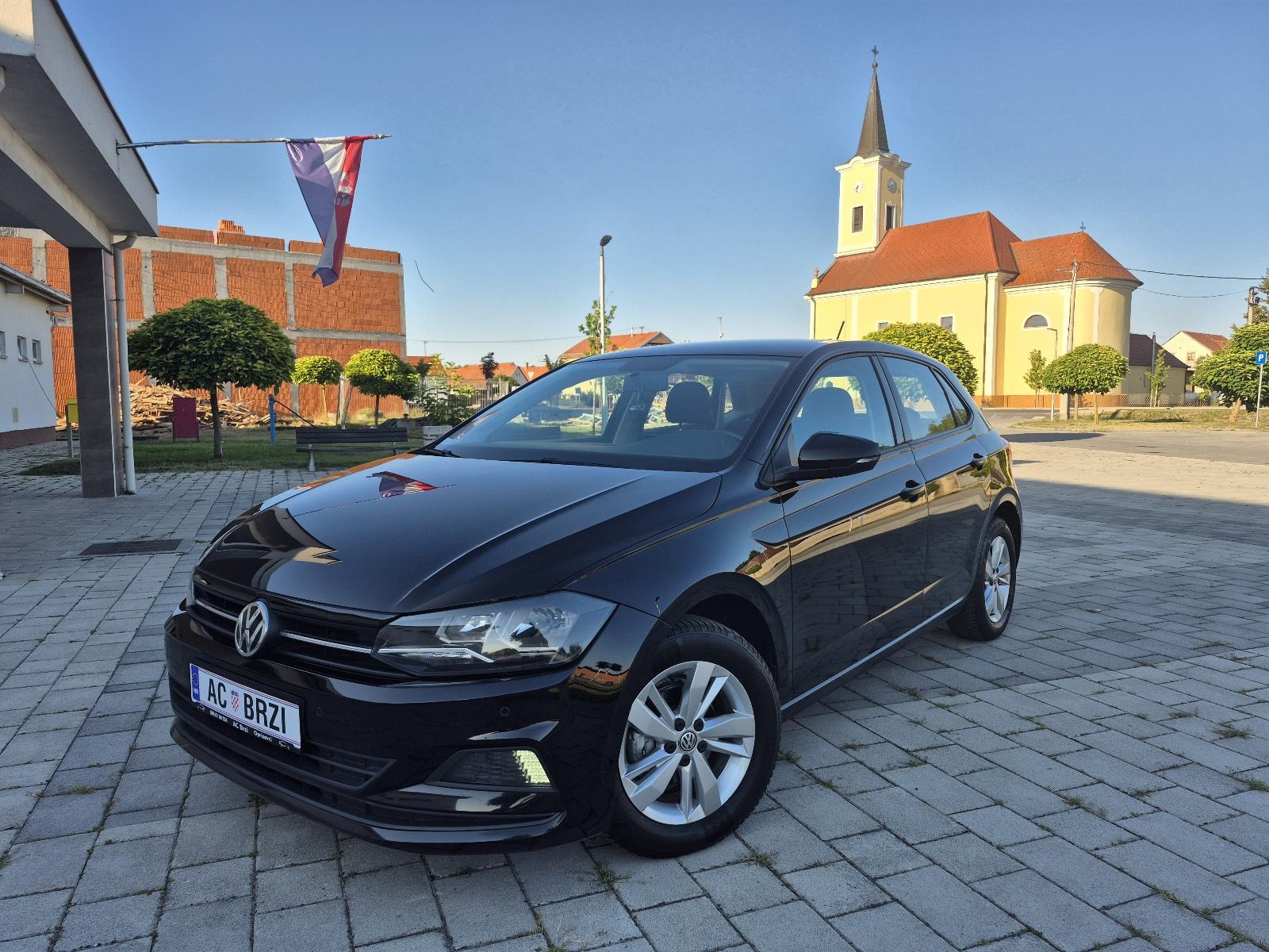 VW Polo 1,0 Benzin park senzori,grijanje sjedala,mf.volan,, pogled izvana - slika 2
