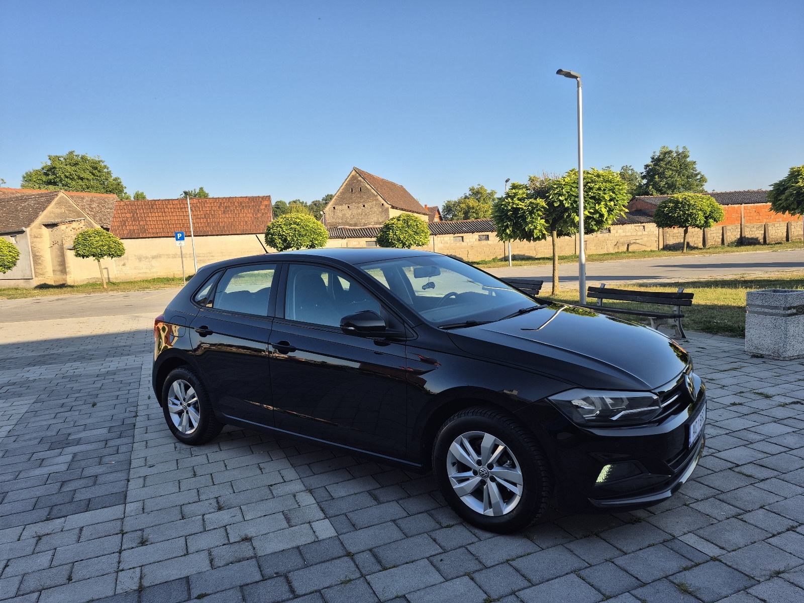VW Polo 1,0 Benzin park senzori,grijanje sjedala,mf.volan,, fotografija 12